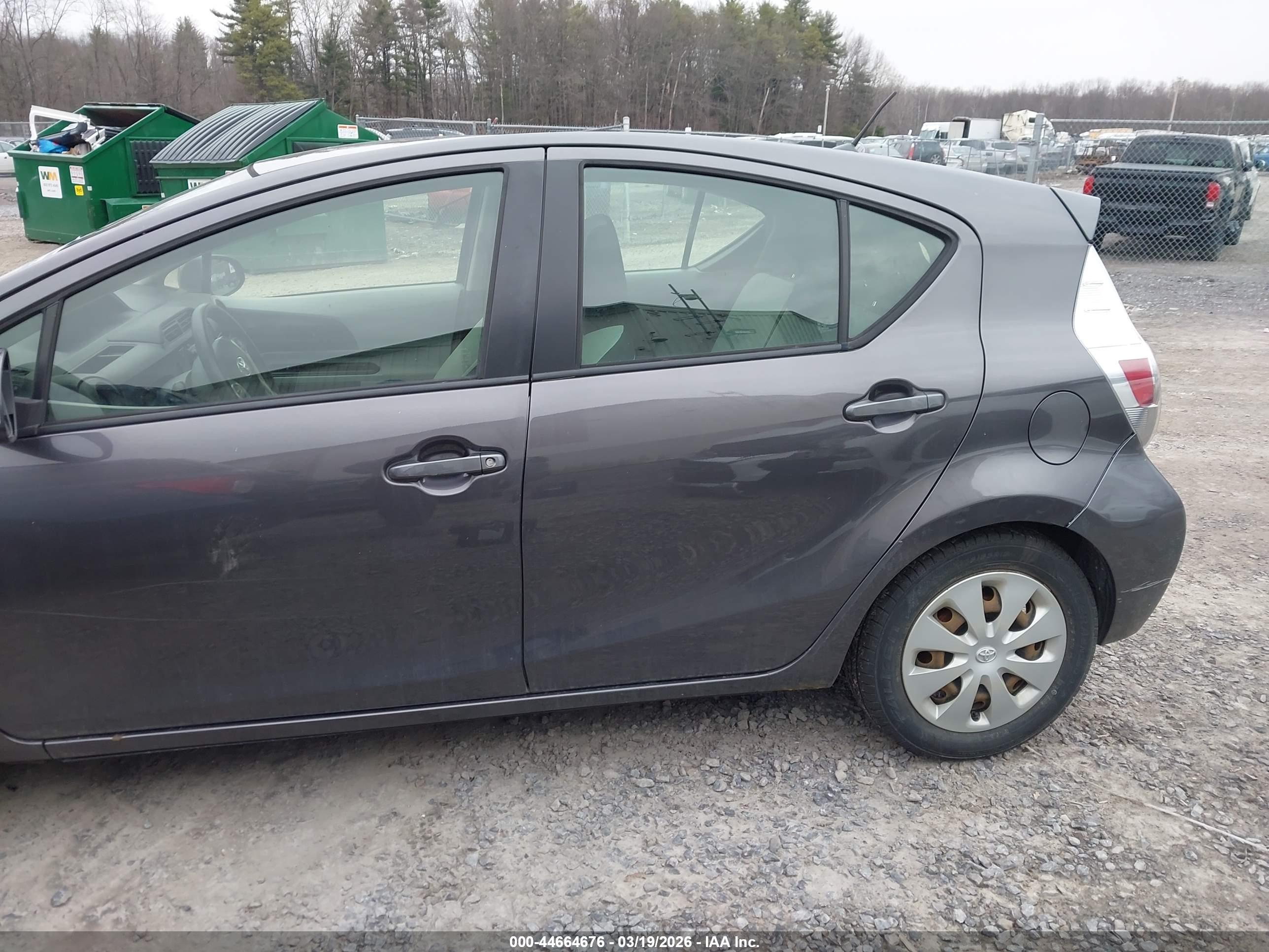 TOYOTA PRIUS image 6