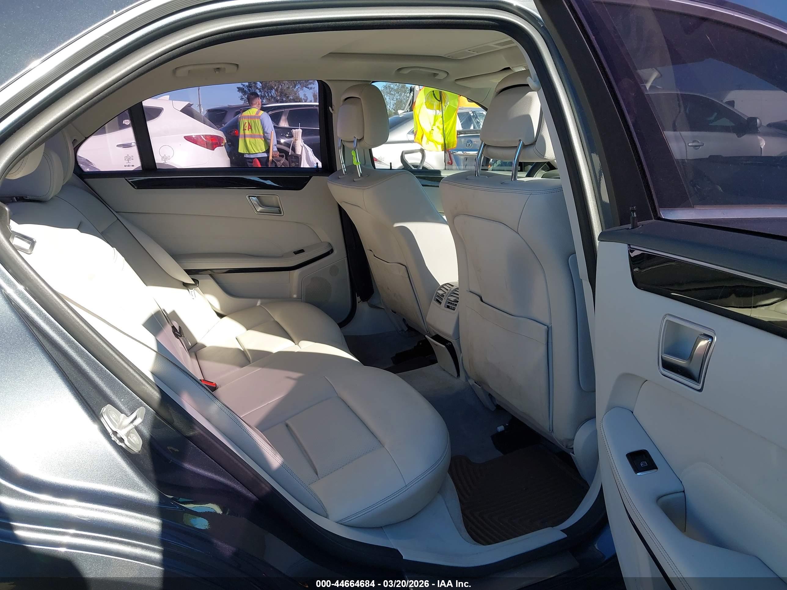 MERCEDES-BENZ E image 8