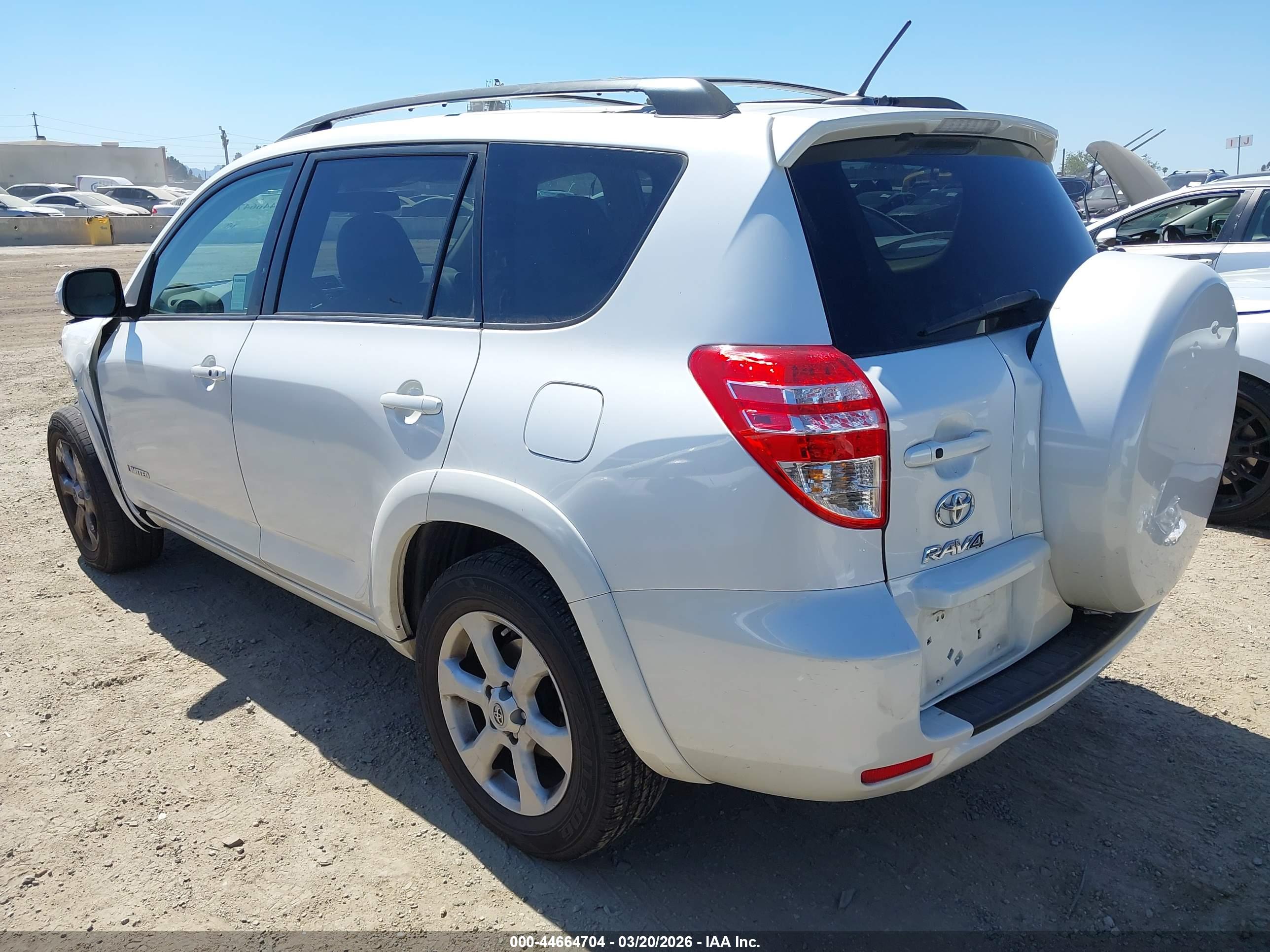 TOYOTA RAV4 image 3