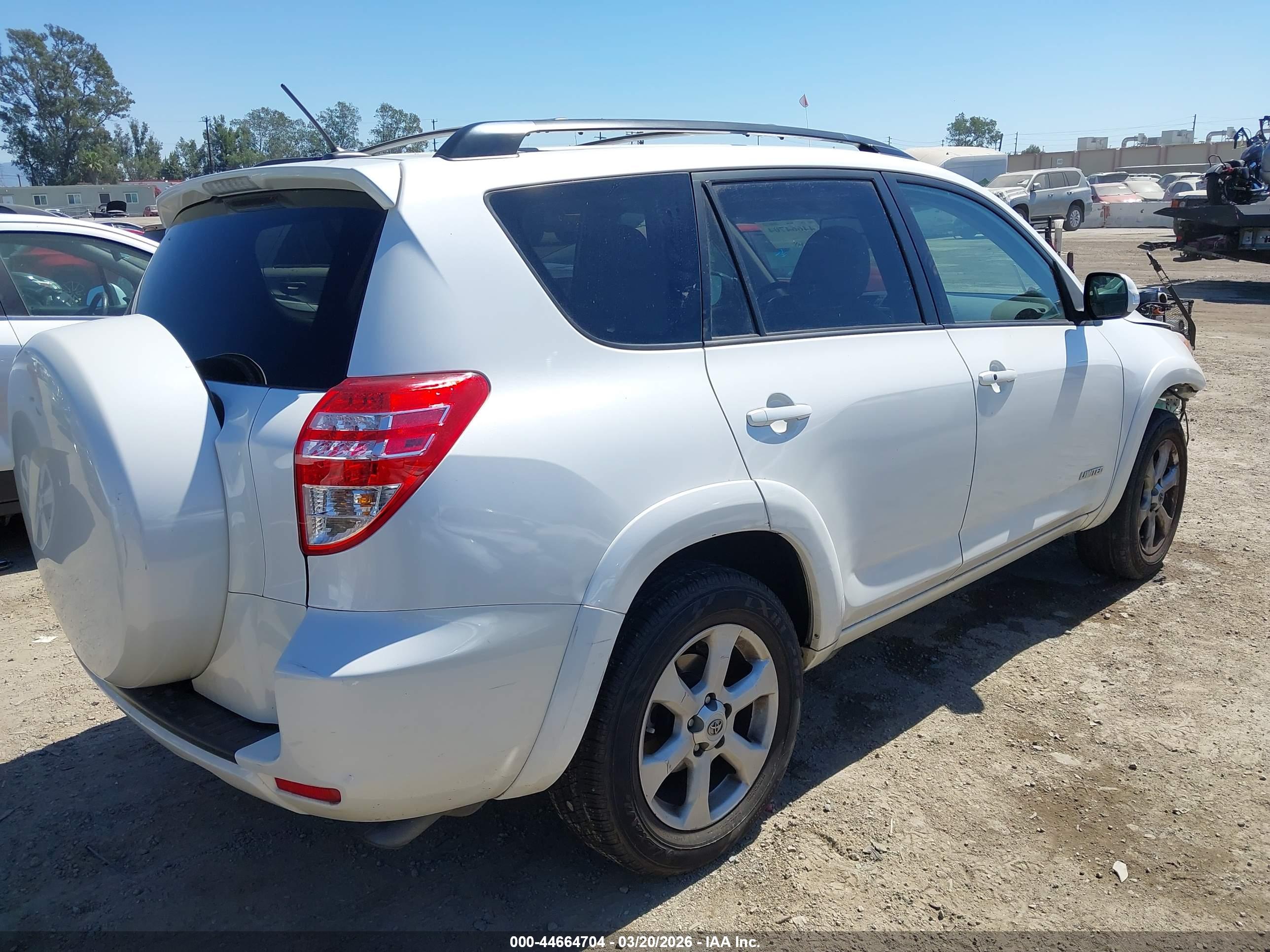 TOYOTA RAV4 image 4