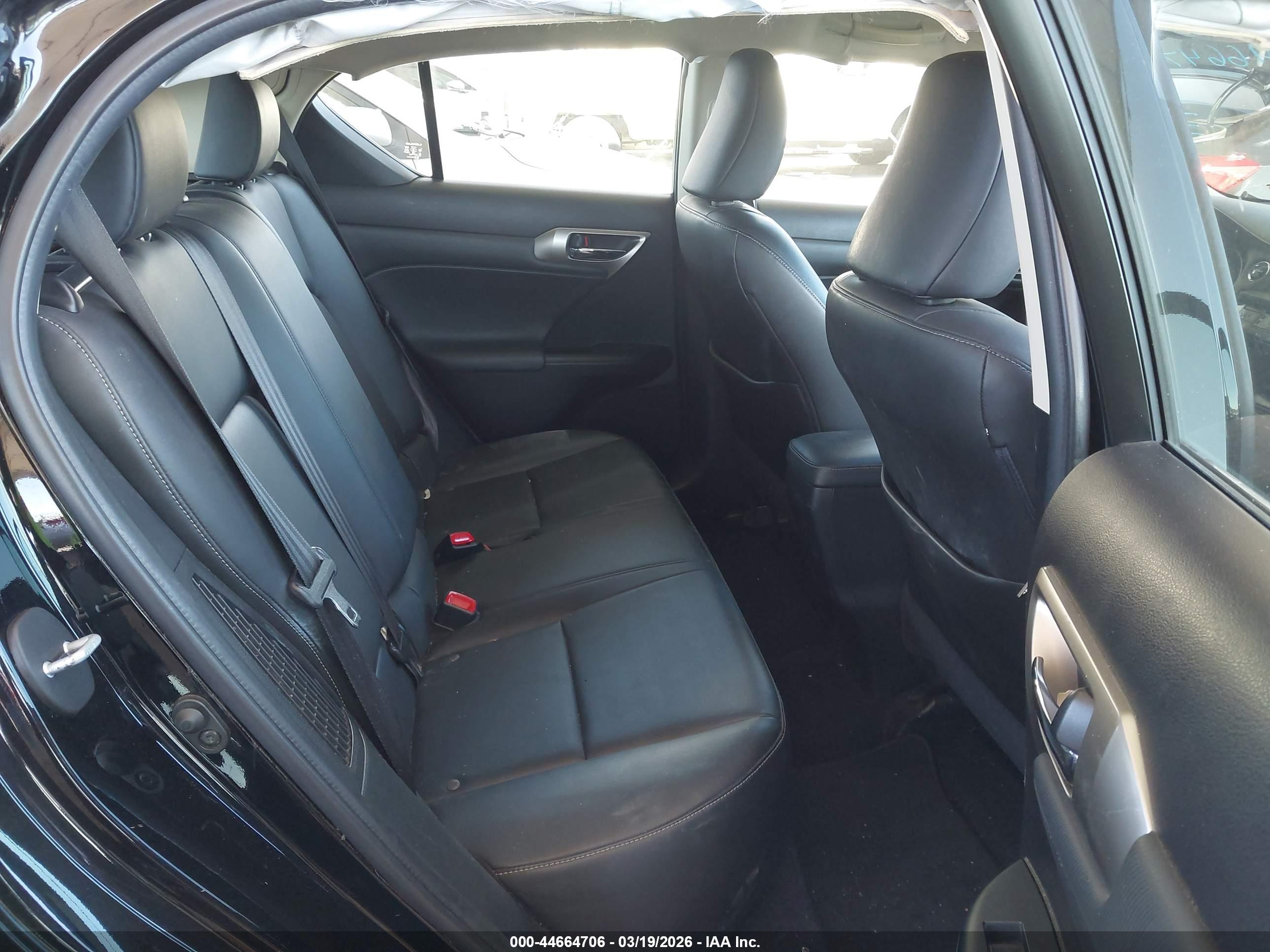LEXUS CT image 8