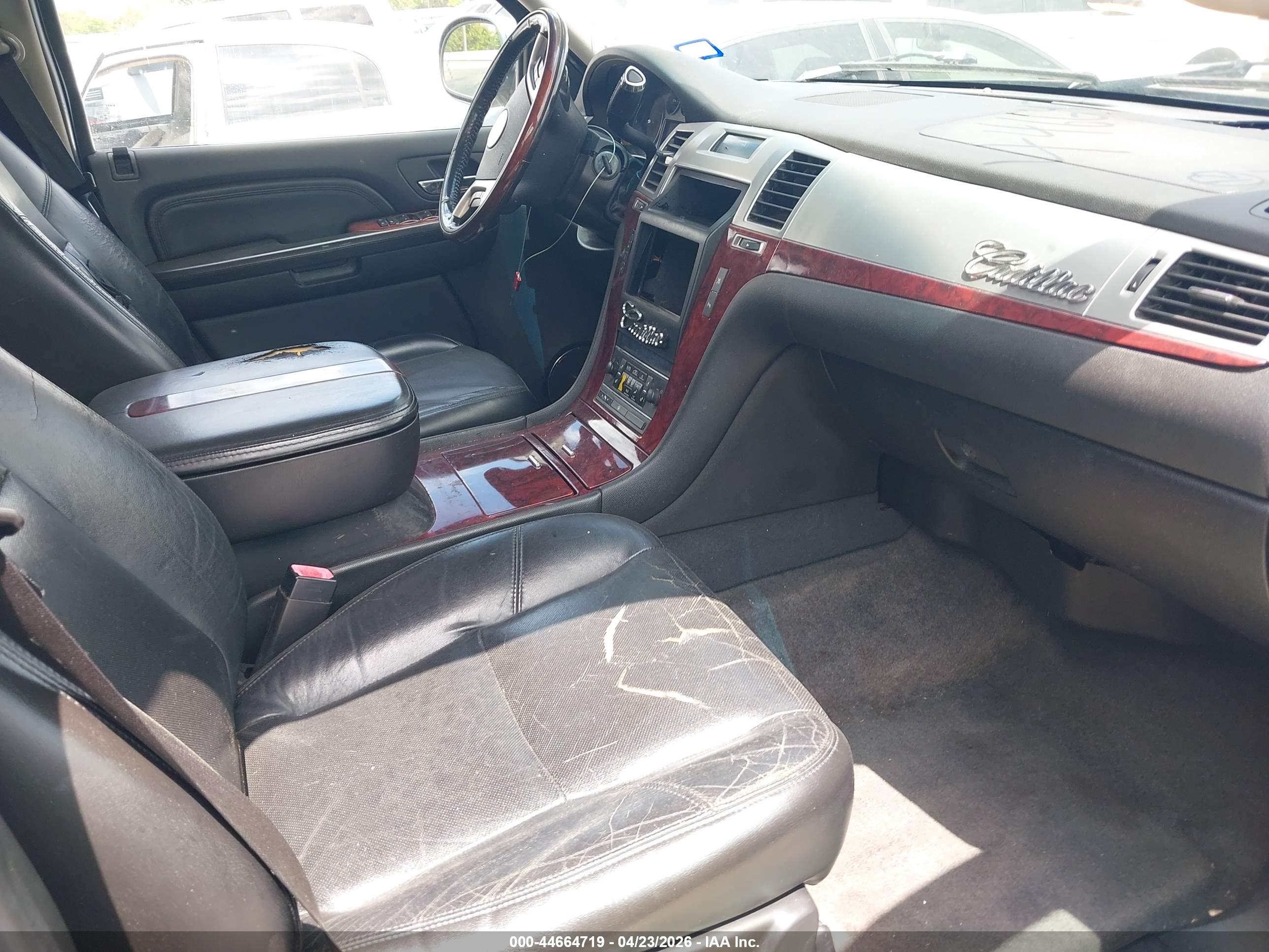 CADILLAC ESCALADE image 5