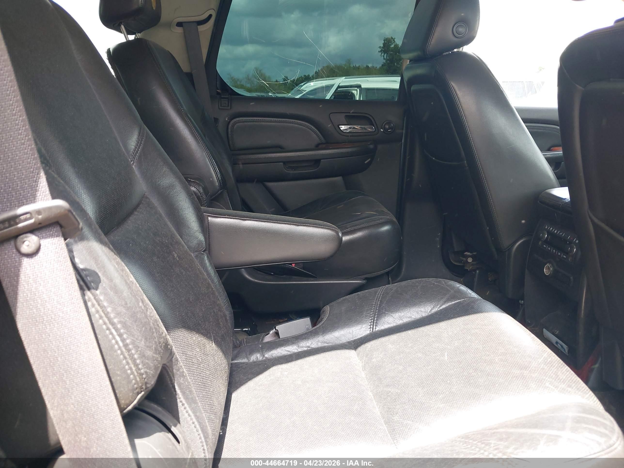 CADILLAC ESCALADE image 8