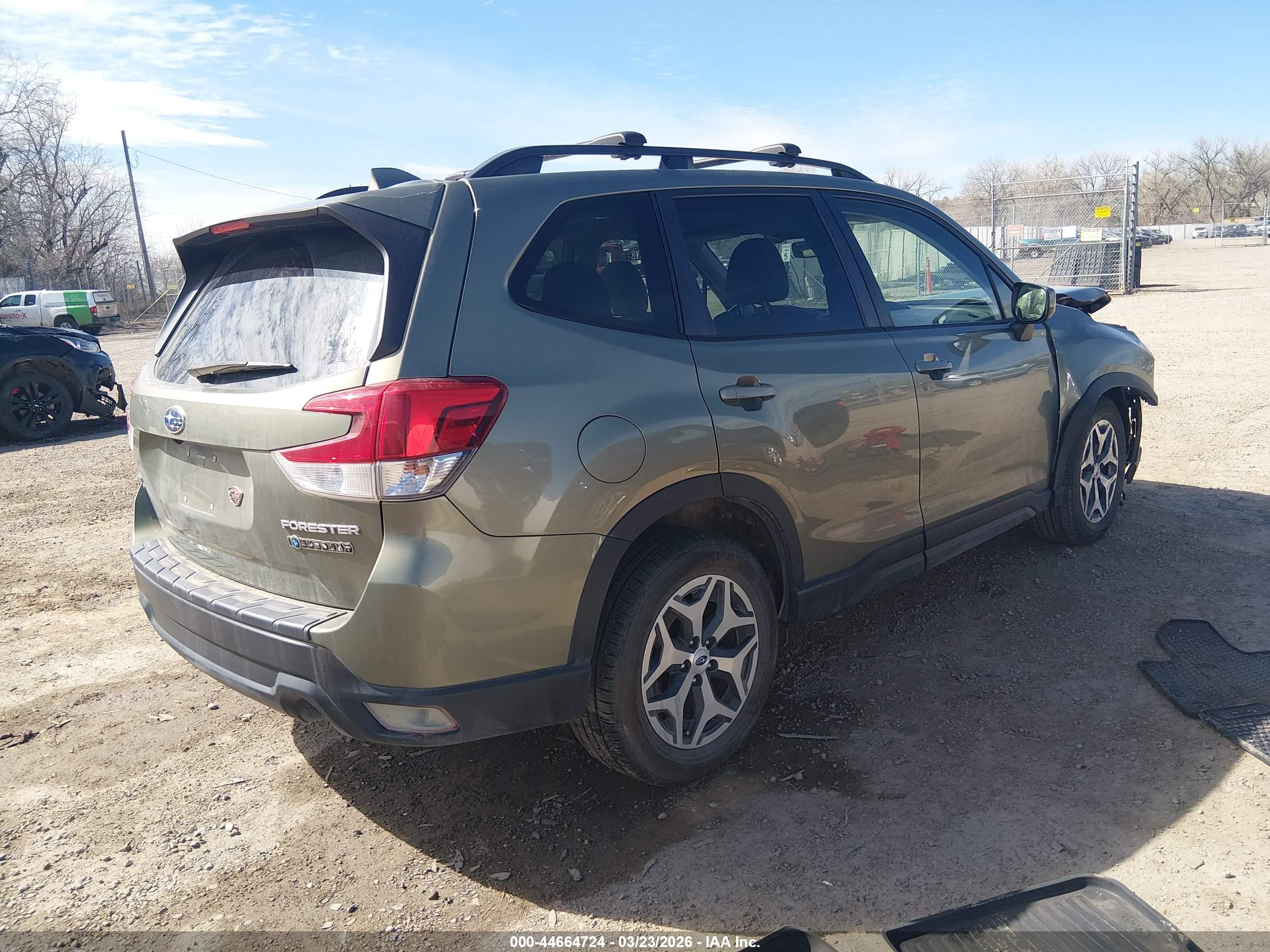 SUBARU FORESTER image 4