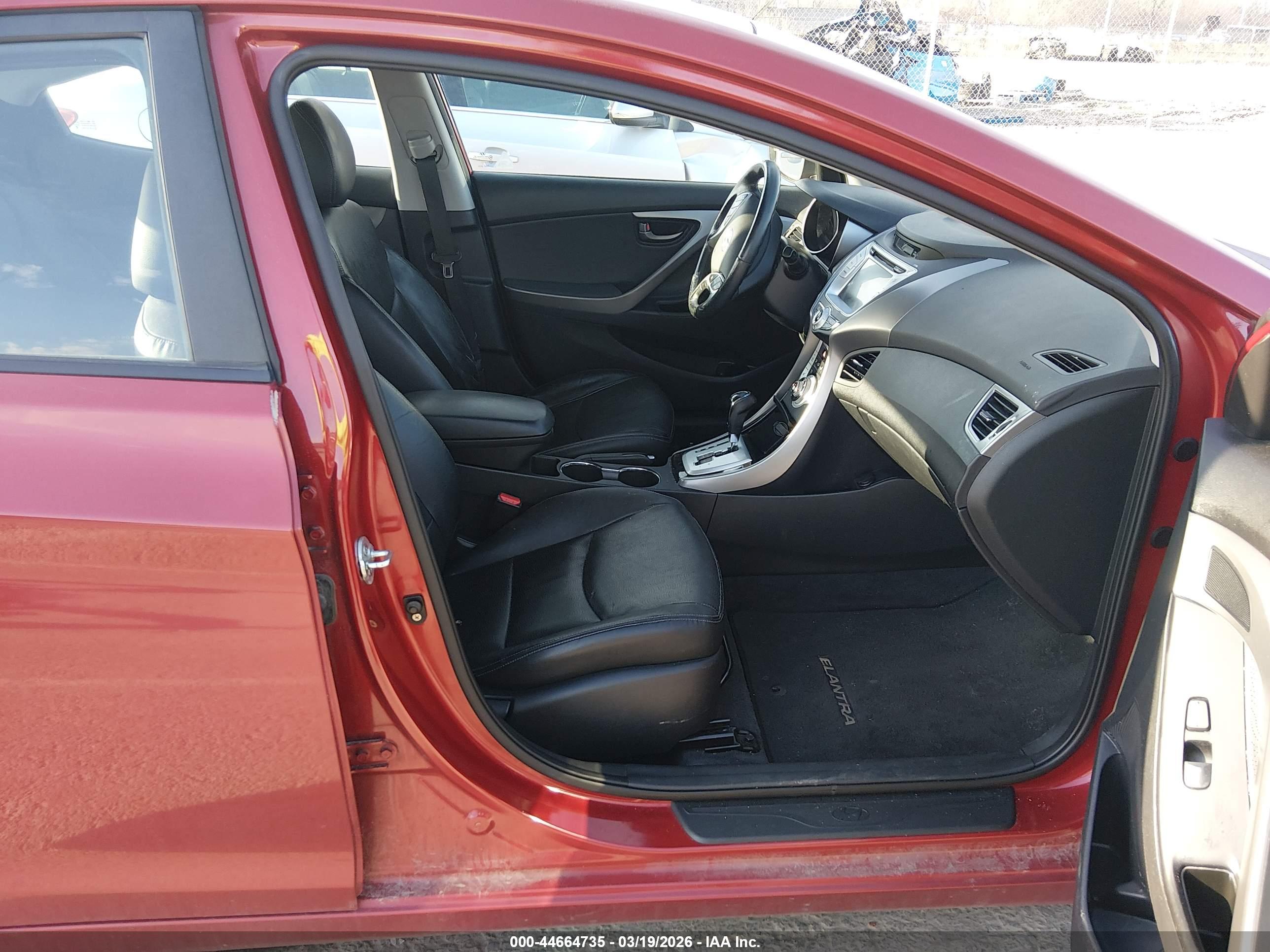 HYUNDAI ELANTRA image 5