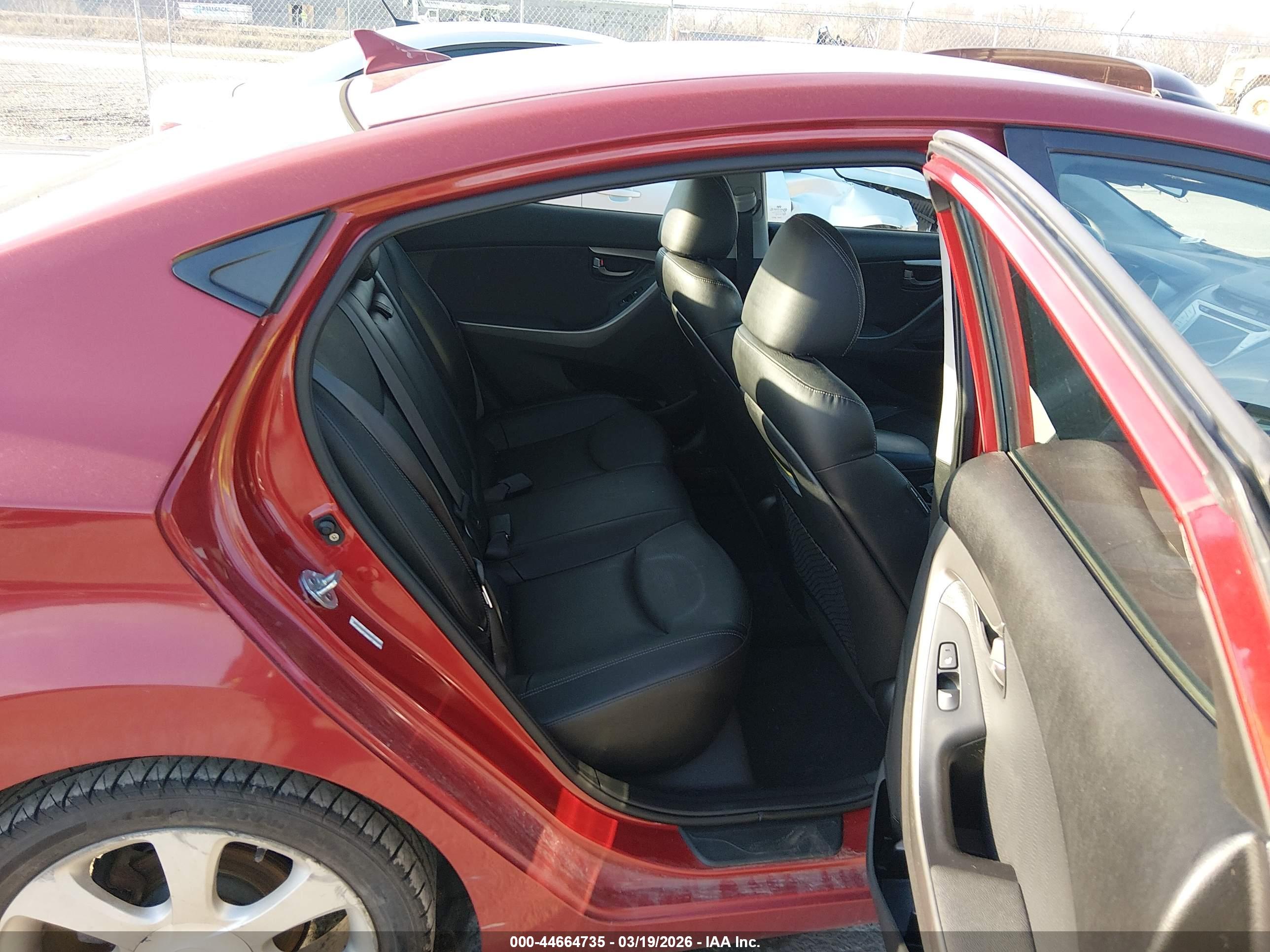 HYUNDAI ELANTRA image 8