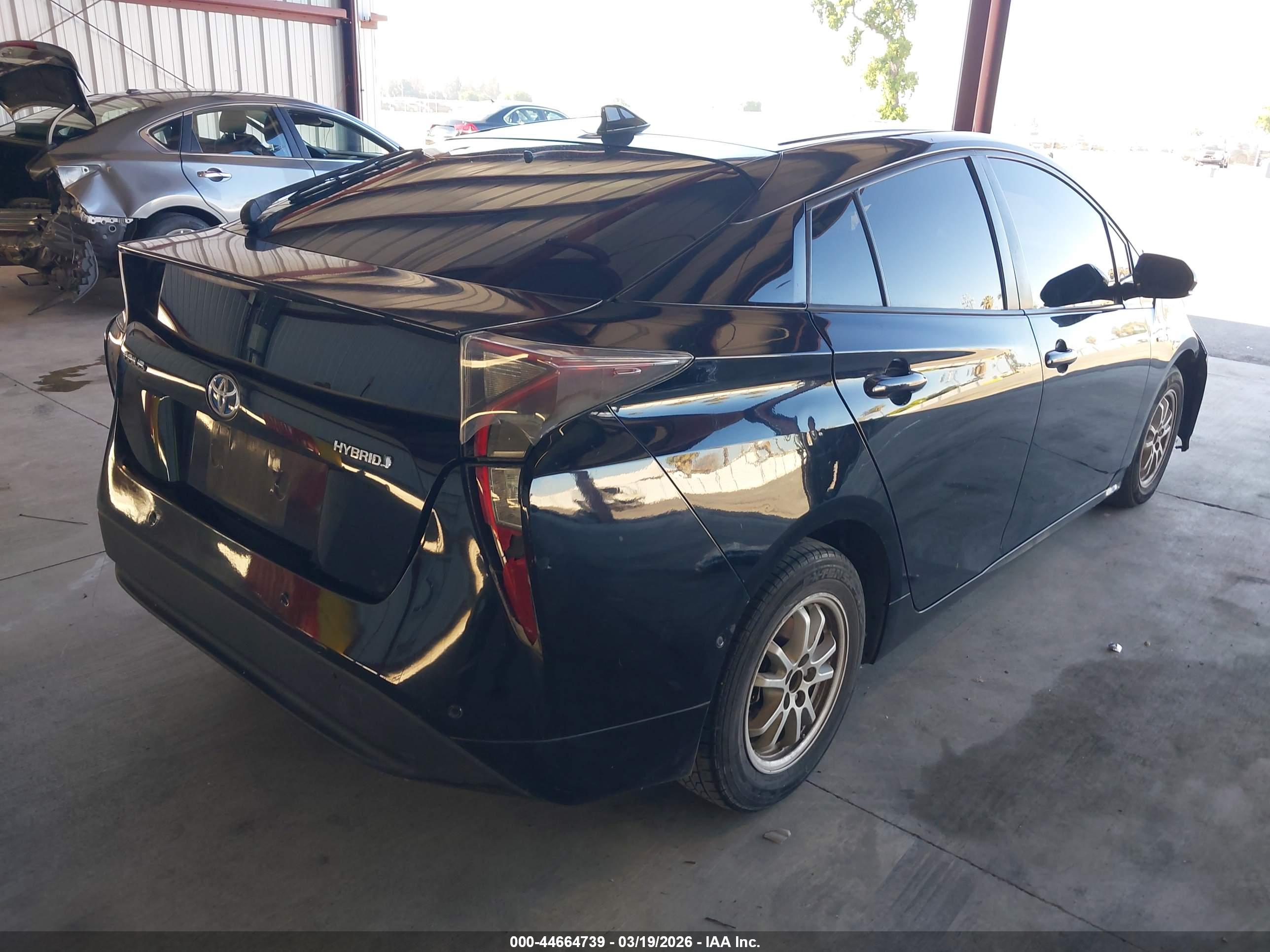 TOYOTA PRIUS image 4