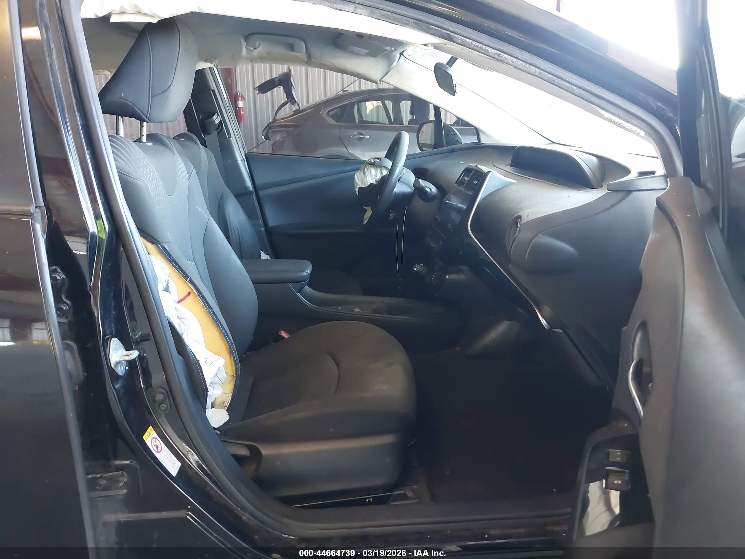 TOYOTA PRIUS image 5
