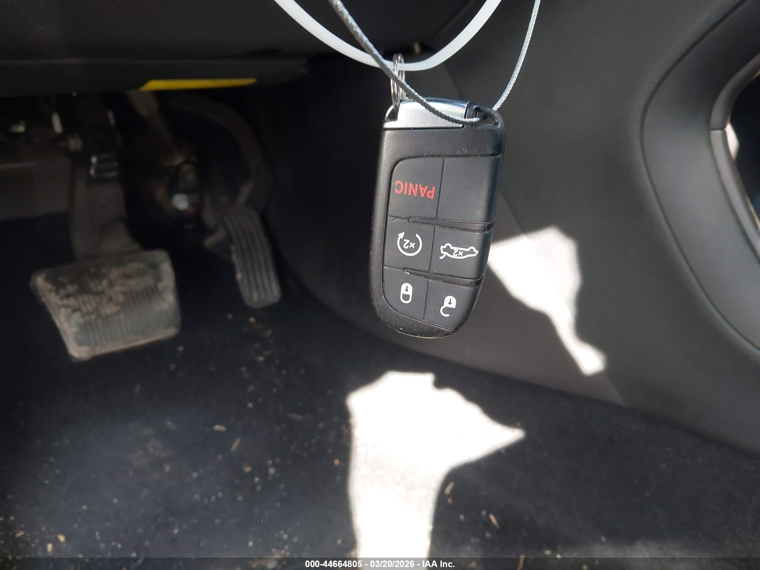 CHRYSLER 200 image 11