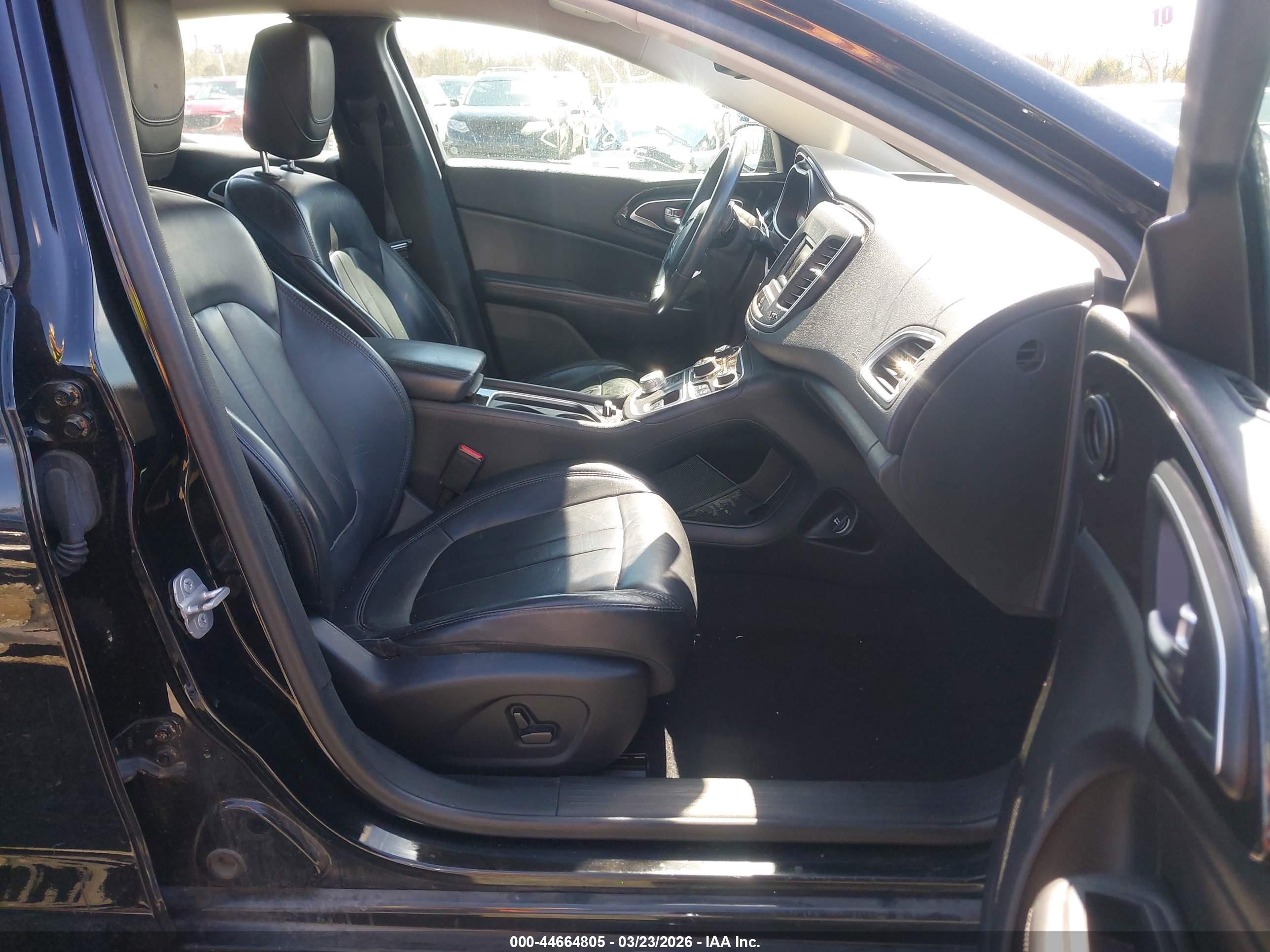 CHRYSLER 200 image 5