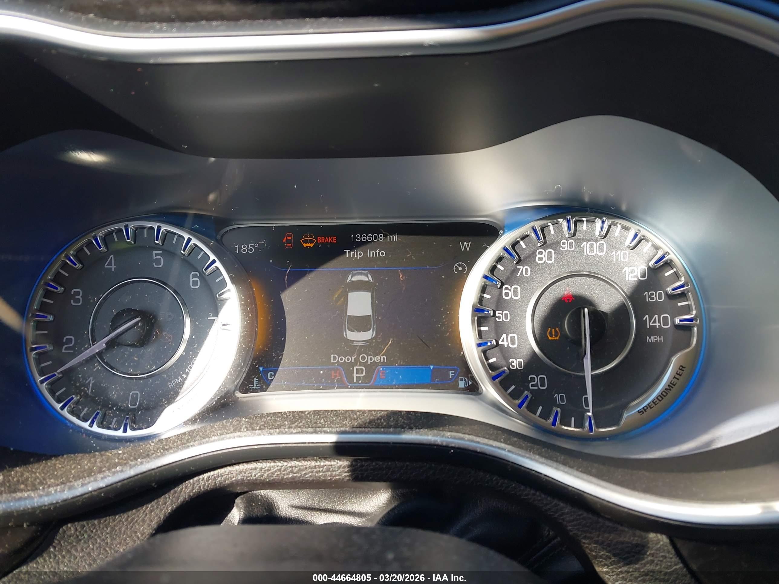 CHRYSLER 200 image 7