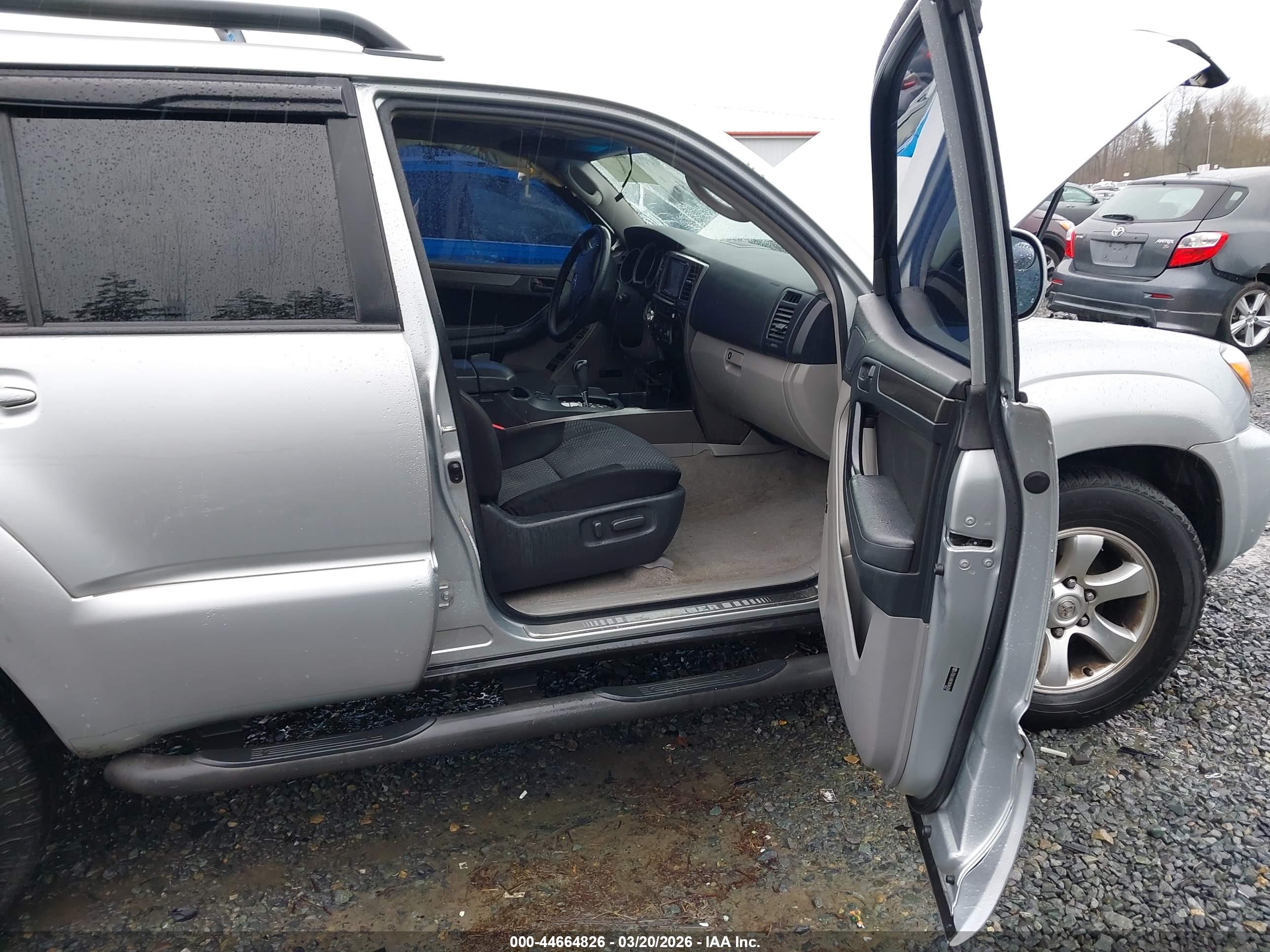 TOYOTA 4RUNNER image 5