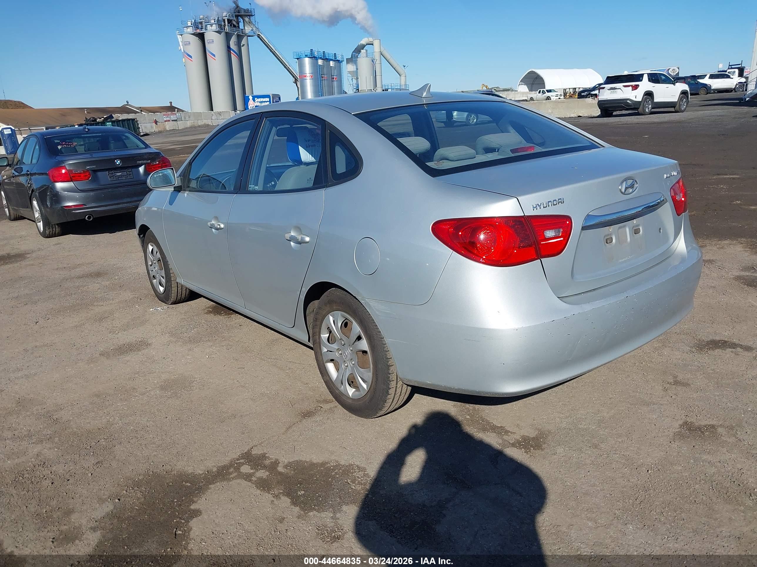 HYUNDAI ELANTRA image 3