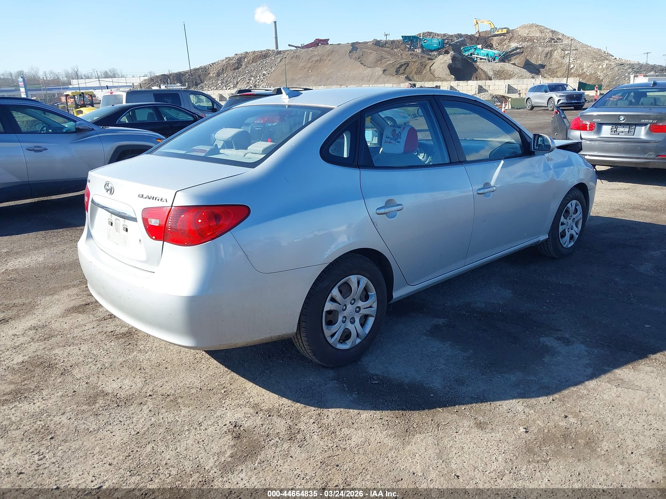 HYUNDAI ELANTRA image 4
