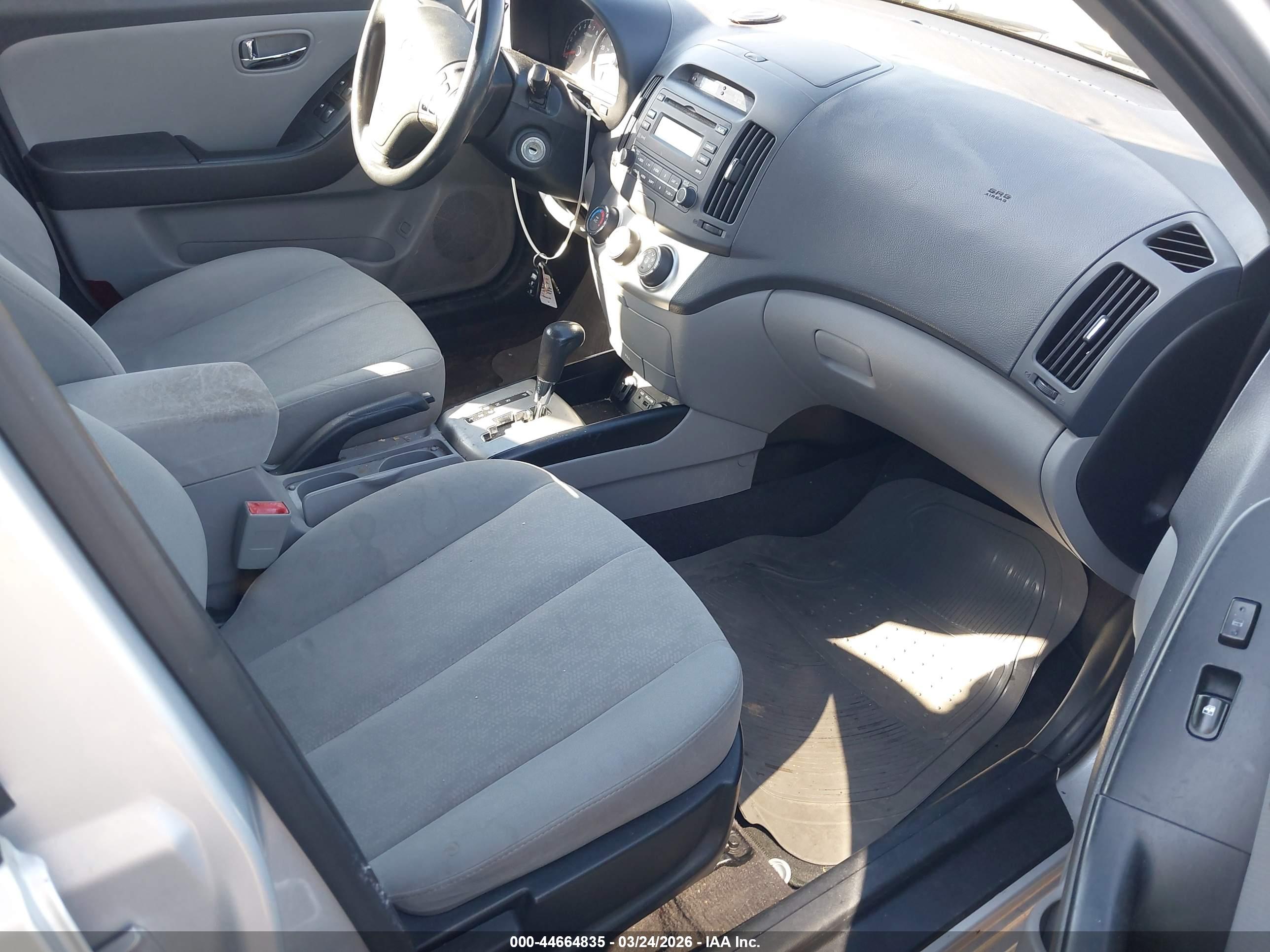 HYUNDAI ELANTRA image 5