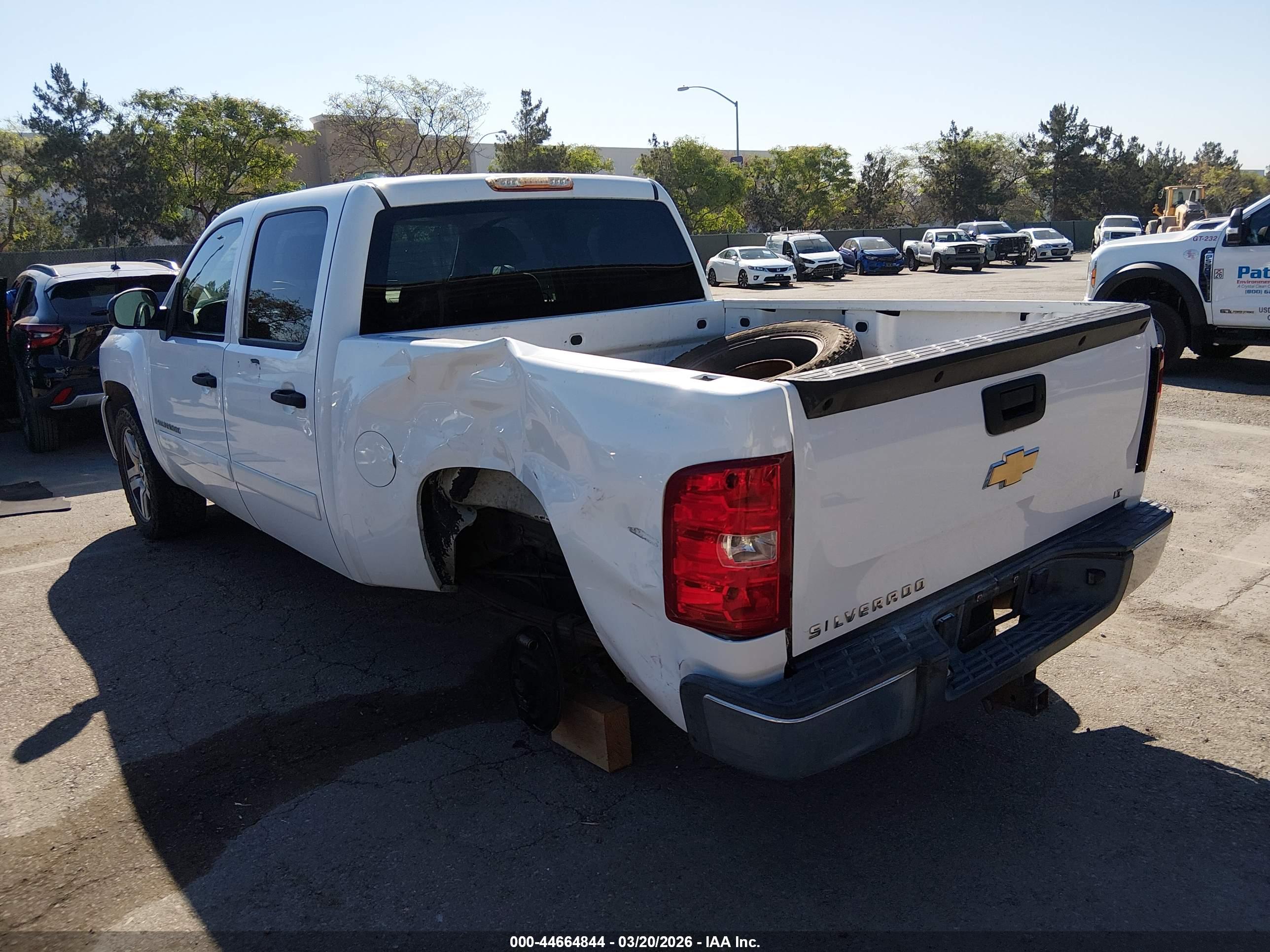 CHEVROLET SILVERADO image 3