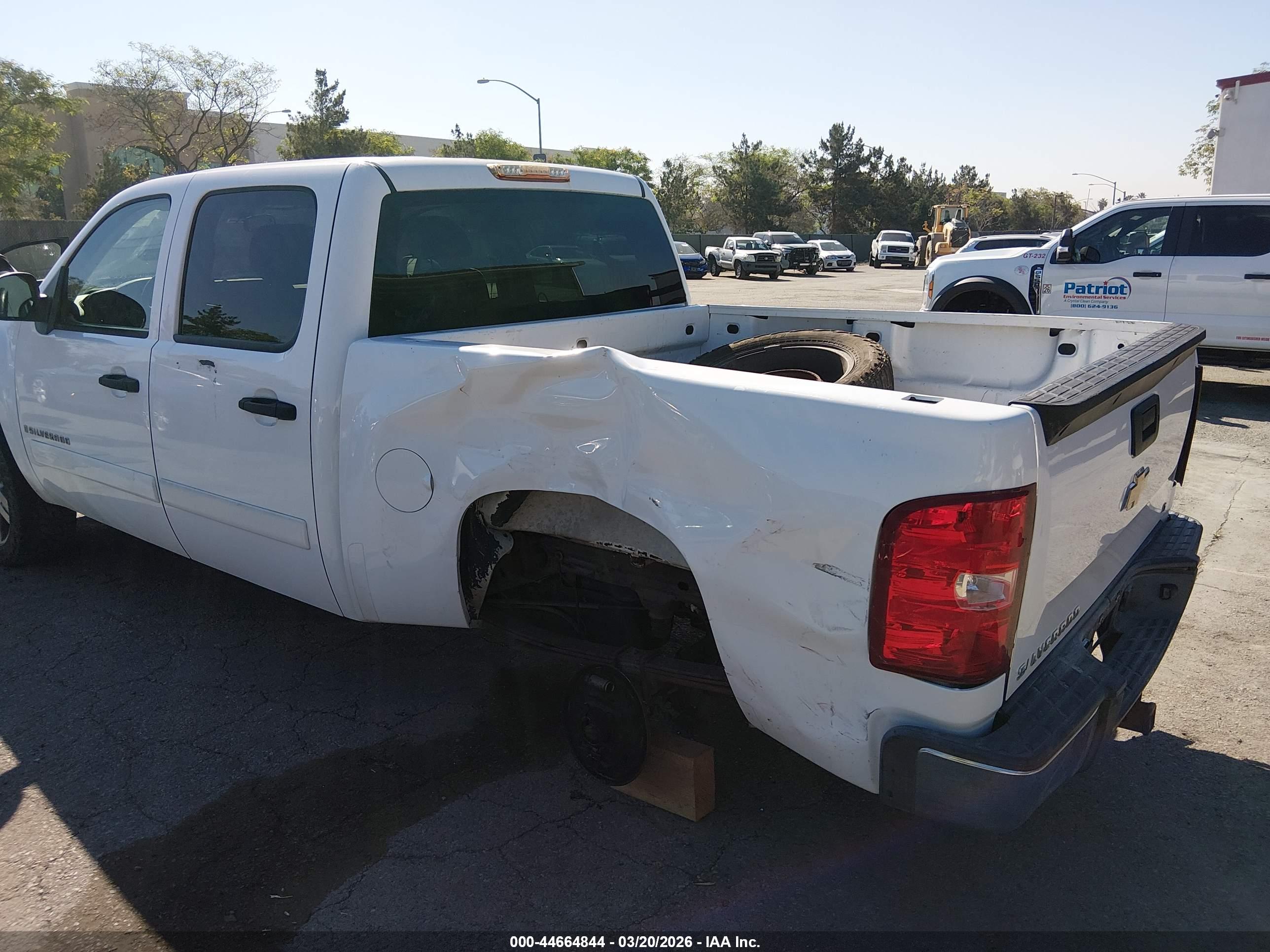 CHEVROLET SILVERADO image 6