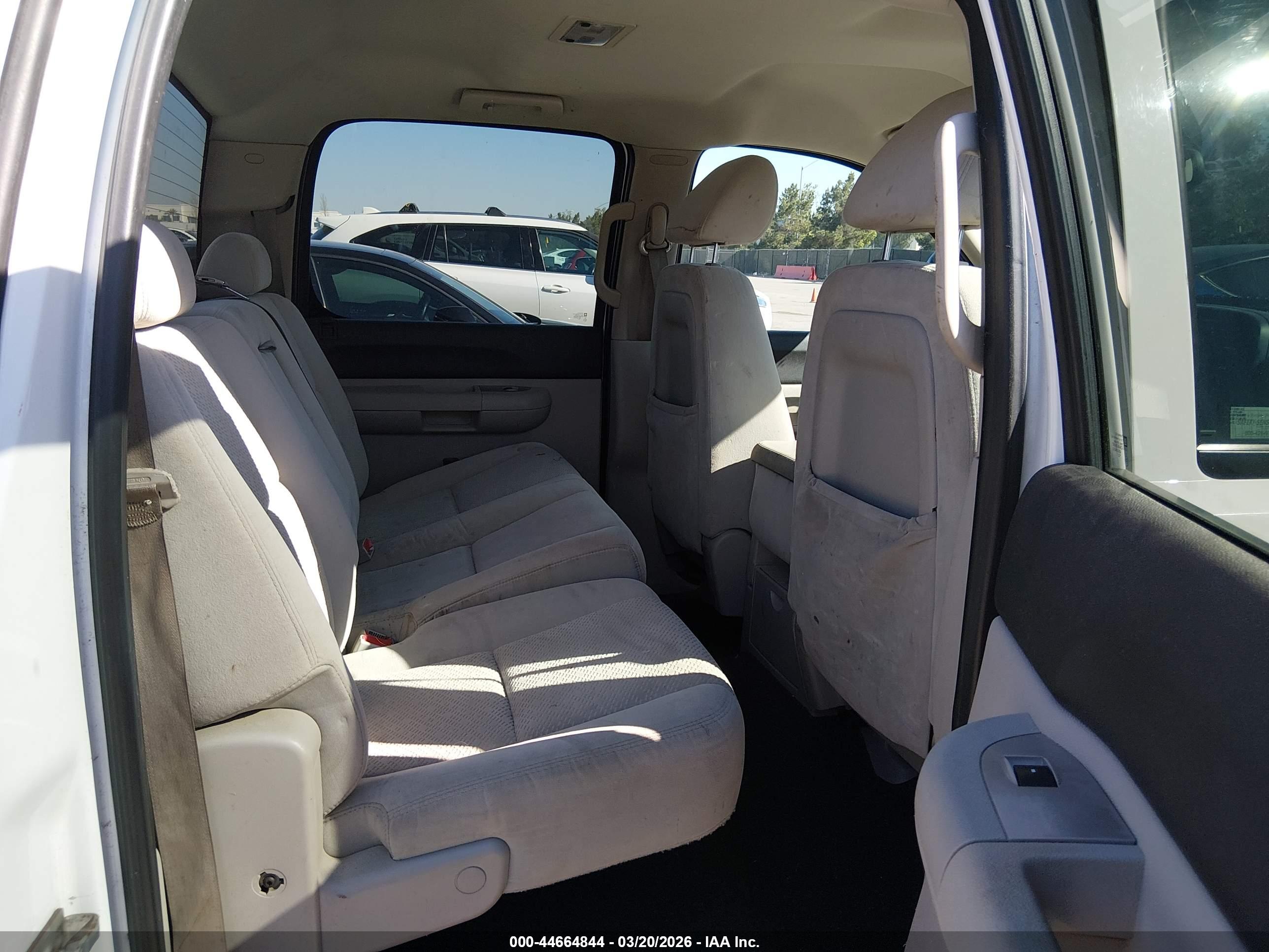 CHEVROLET SILVERADO image 8