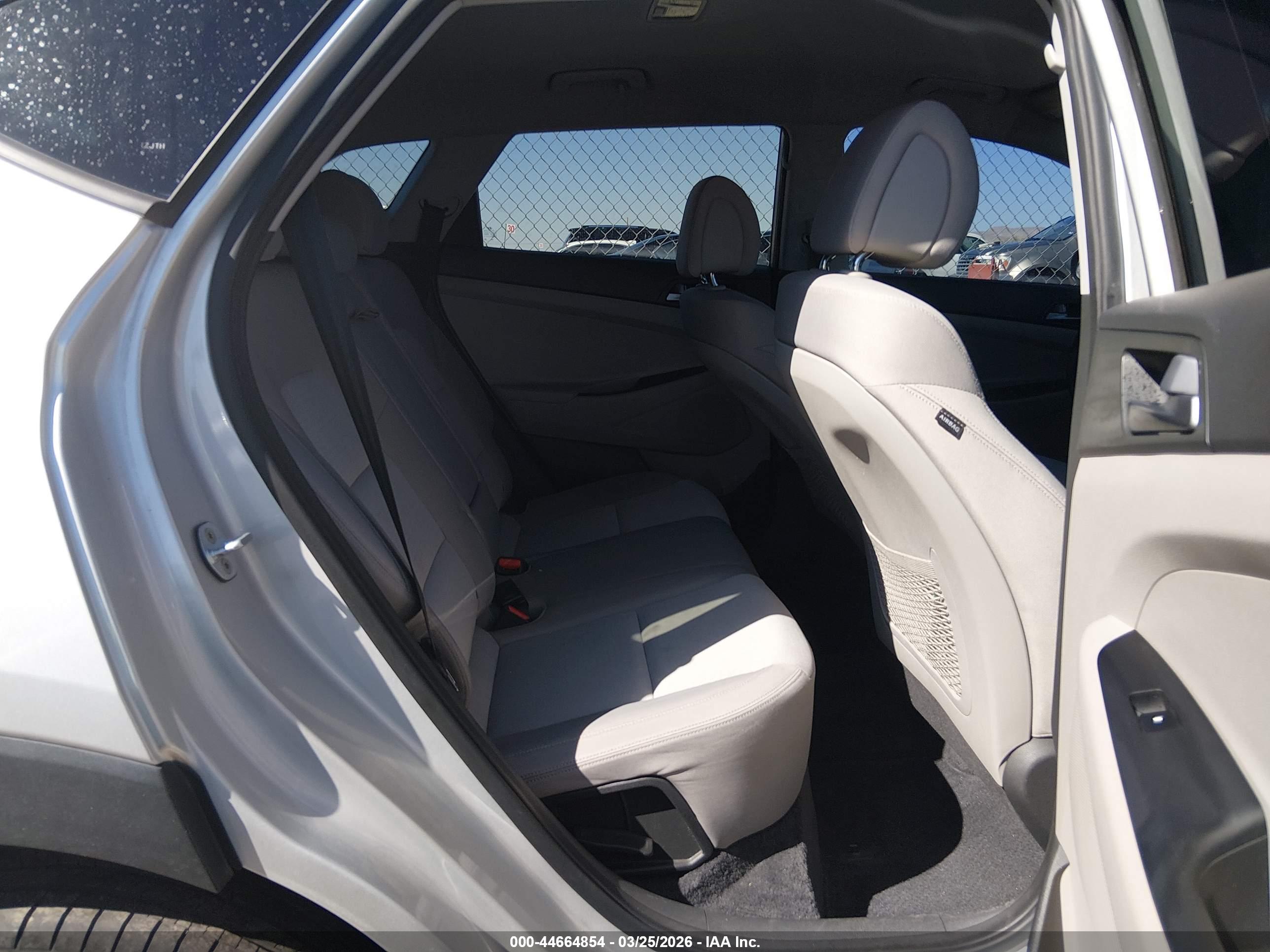 HYUNDAI TUCSON image 8