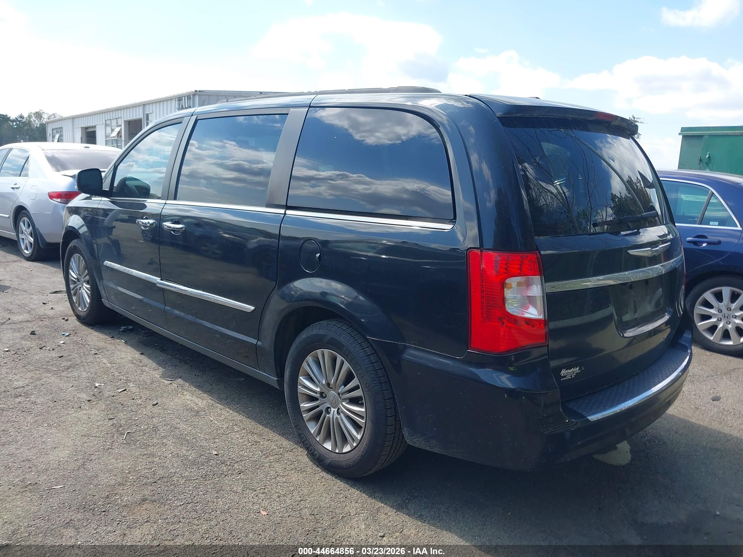 CHRYSLER TOWN image 3