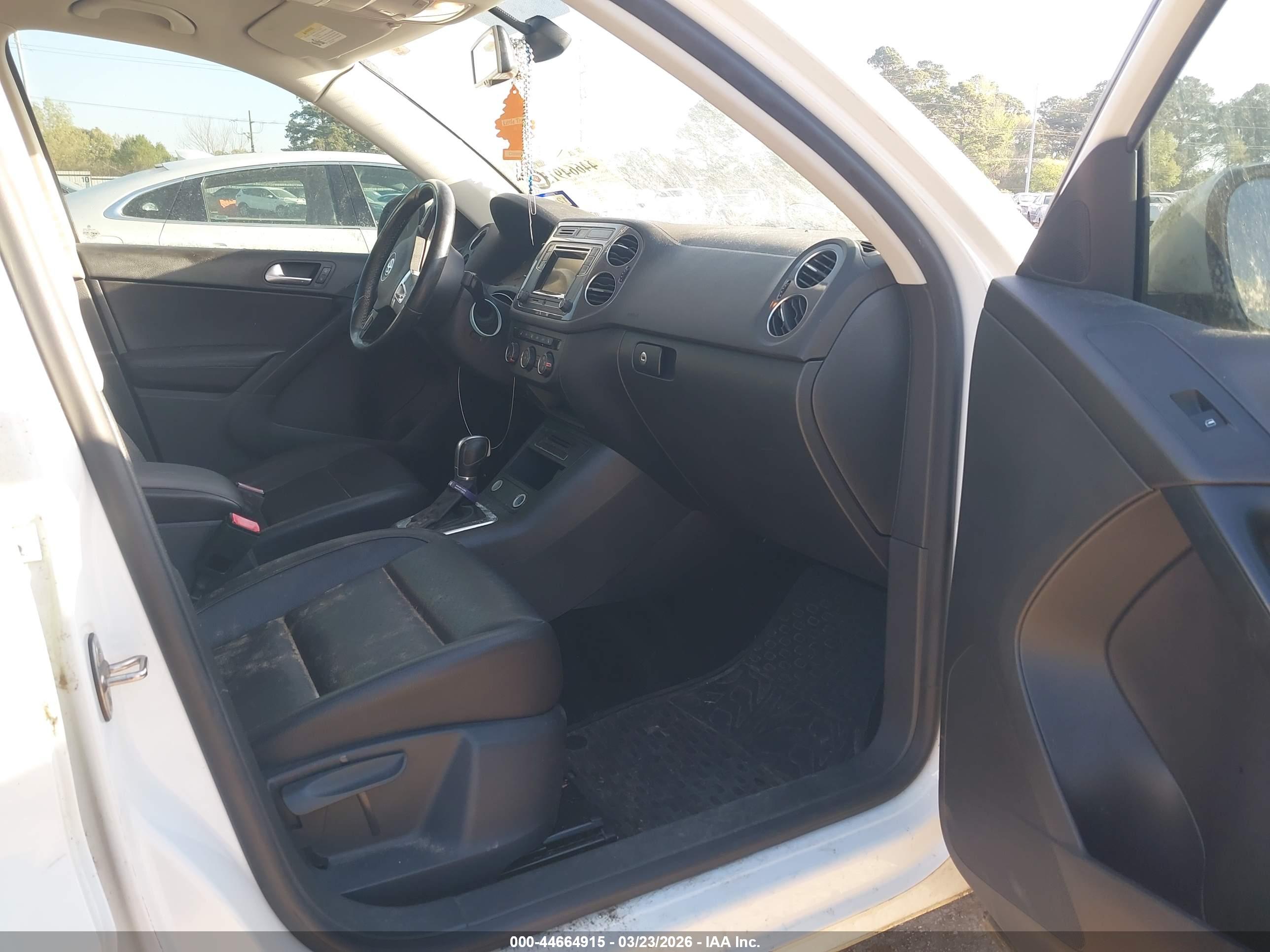 VOLKSWAGEN TIGUAN image 5