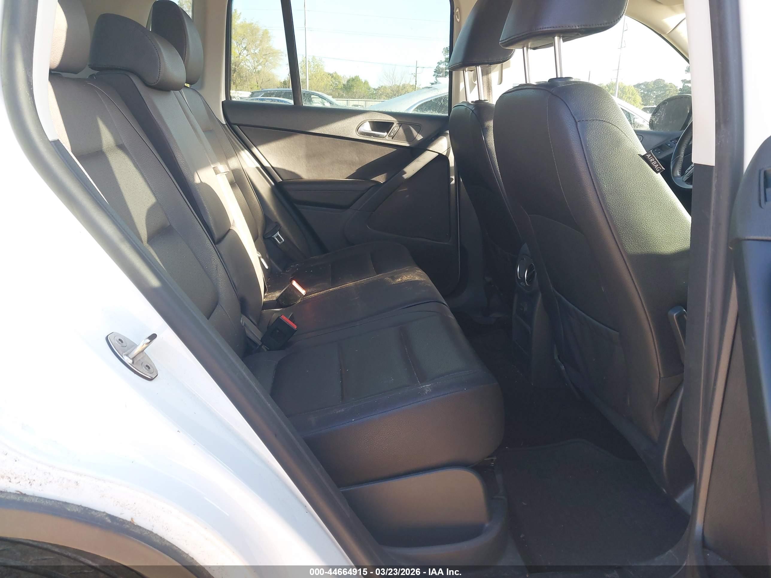 VOLKSWAGEN TIGUAN image 8
