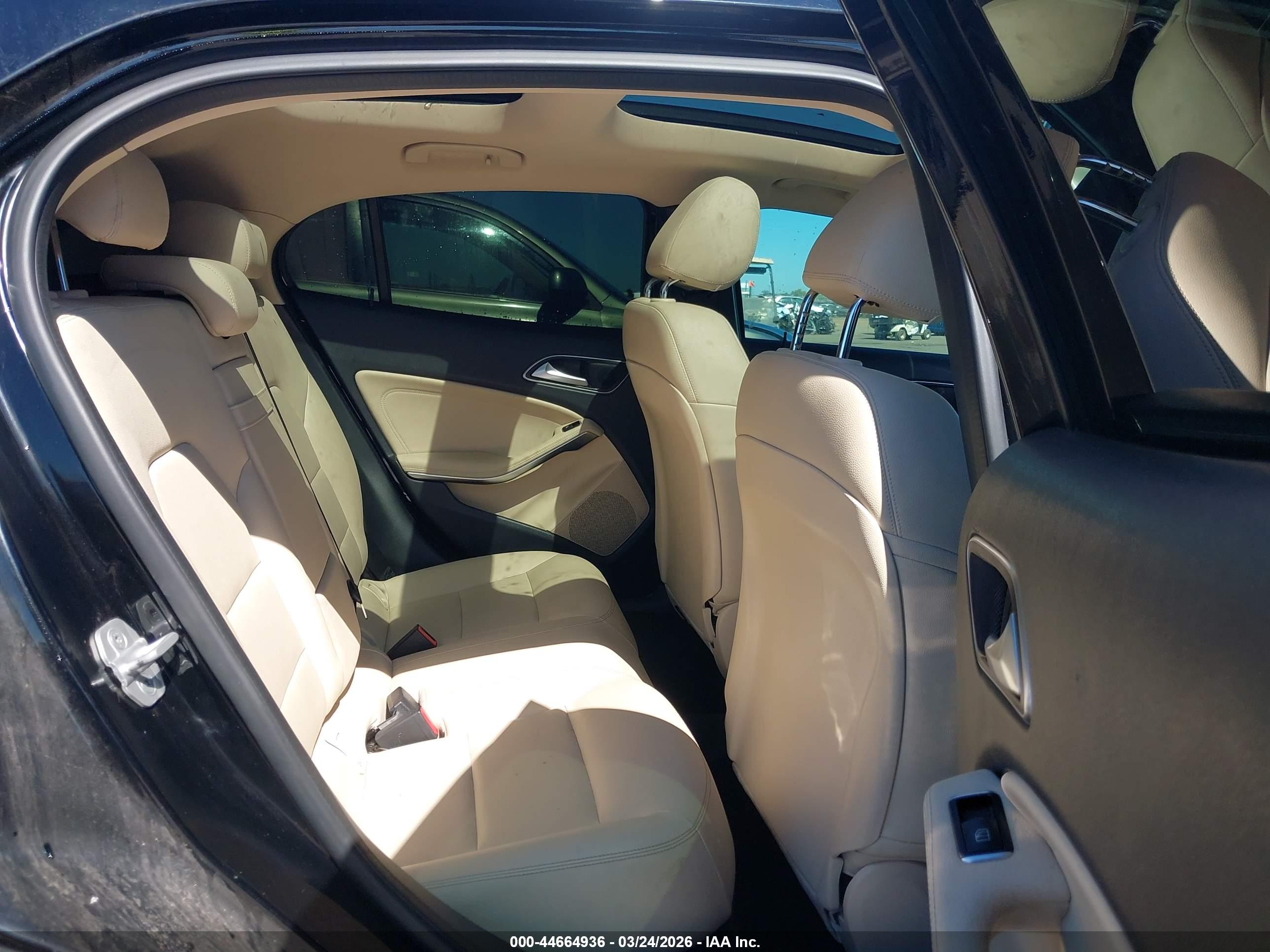 MERCEDES-BENZ GLA image 8
