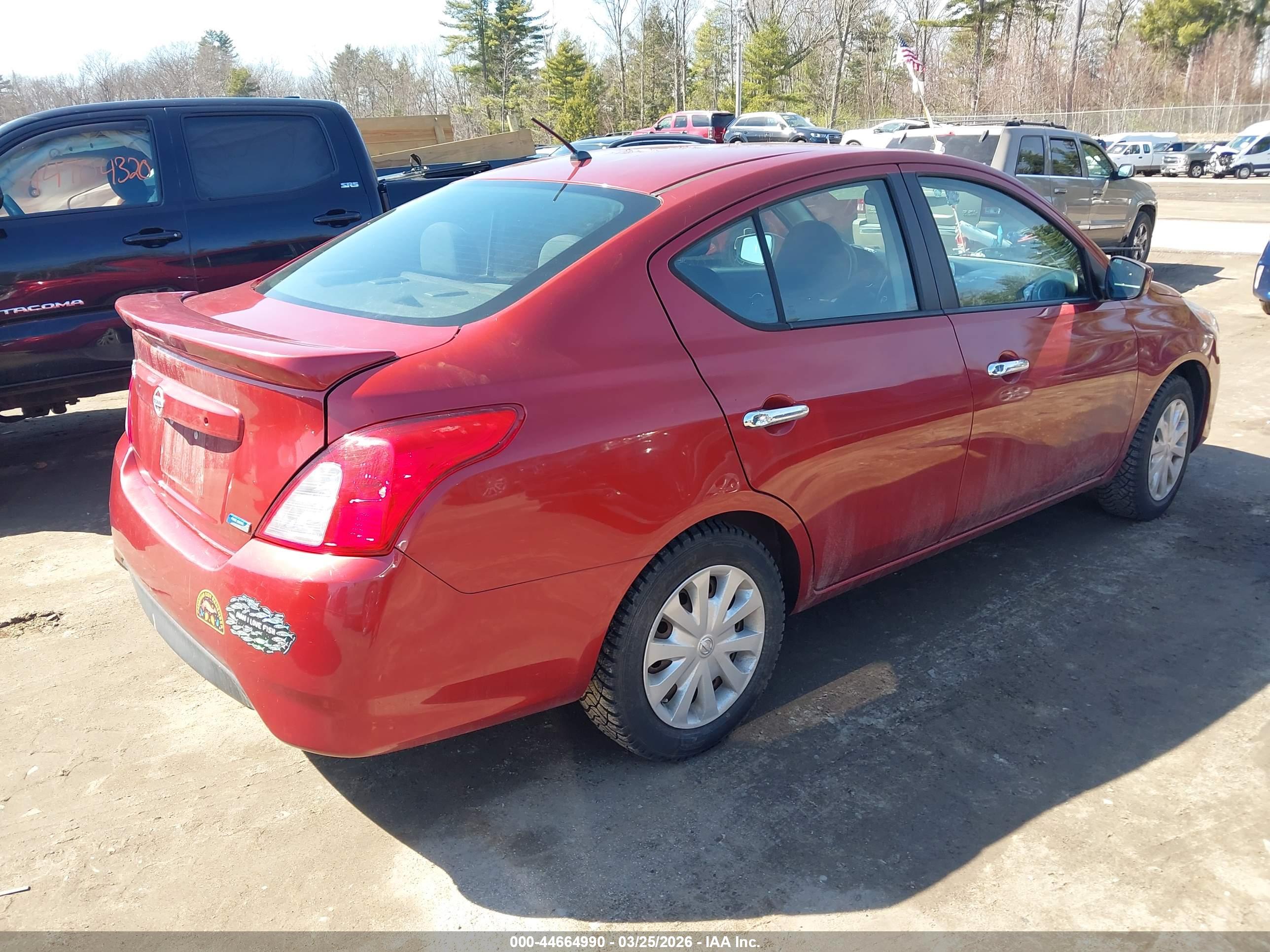 NISSAN VERSA image 4