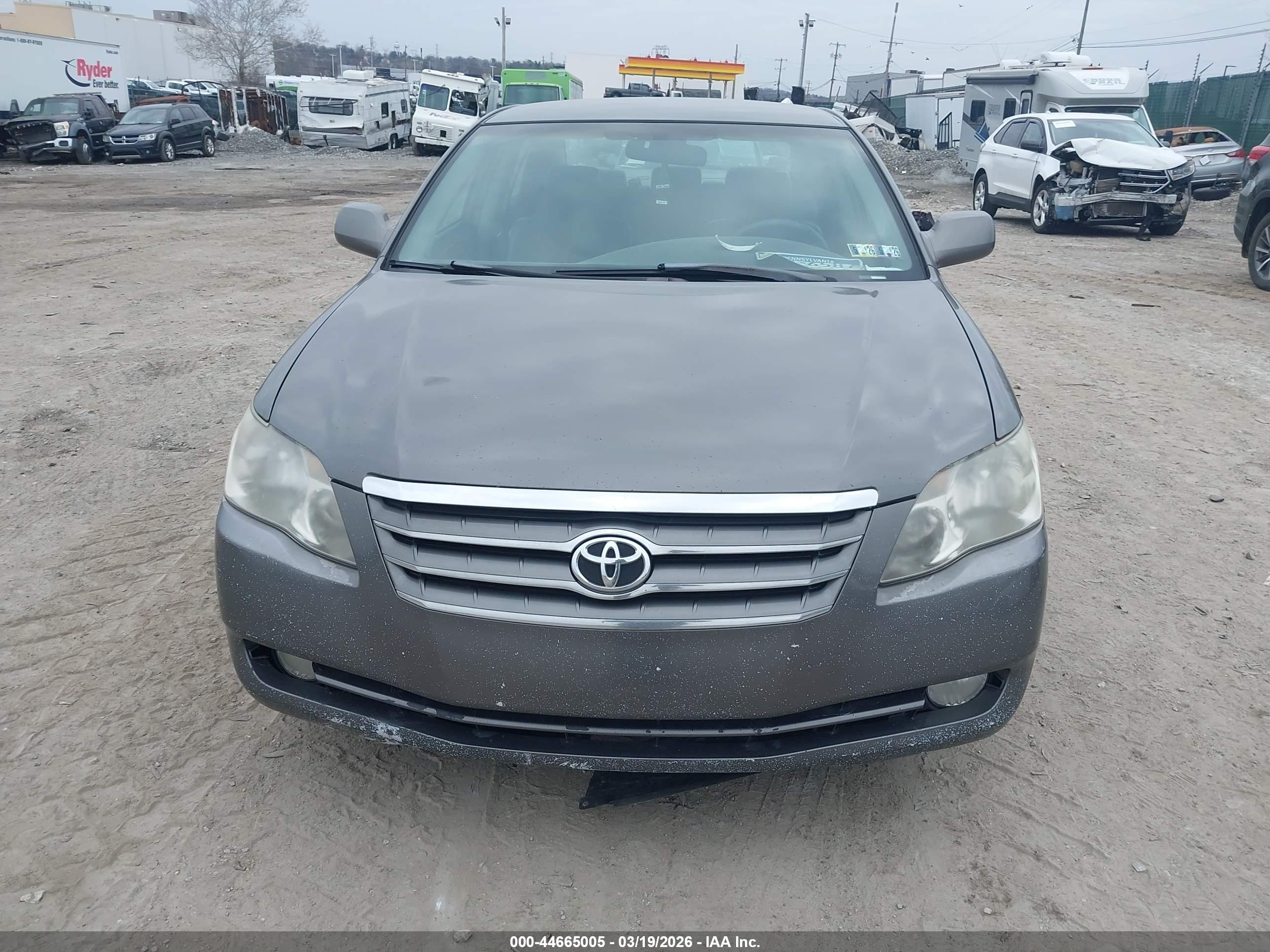 TOYOTA AVALON image 6