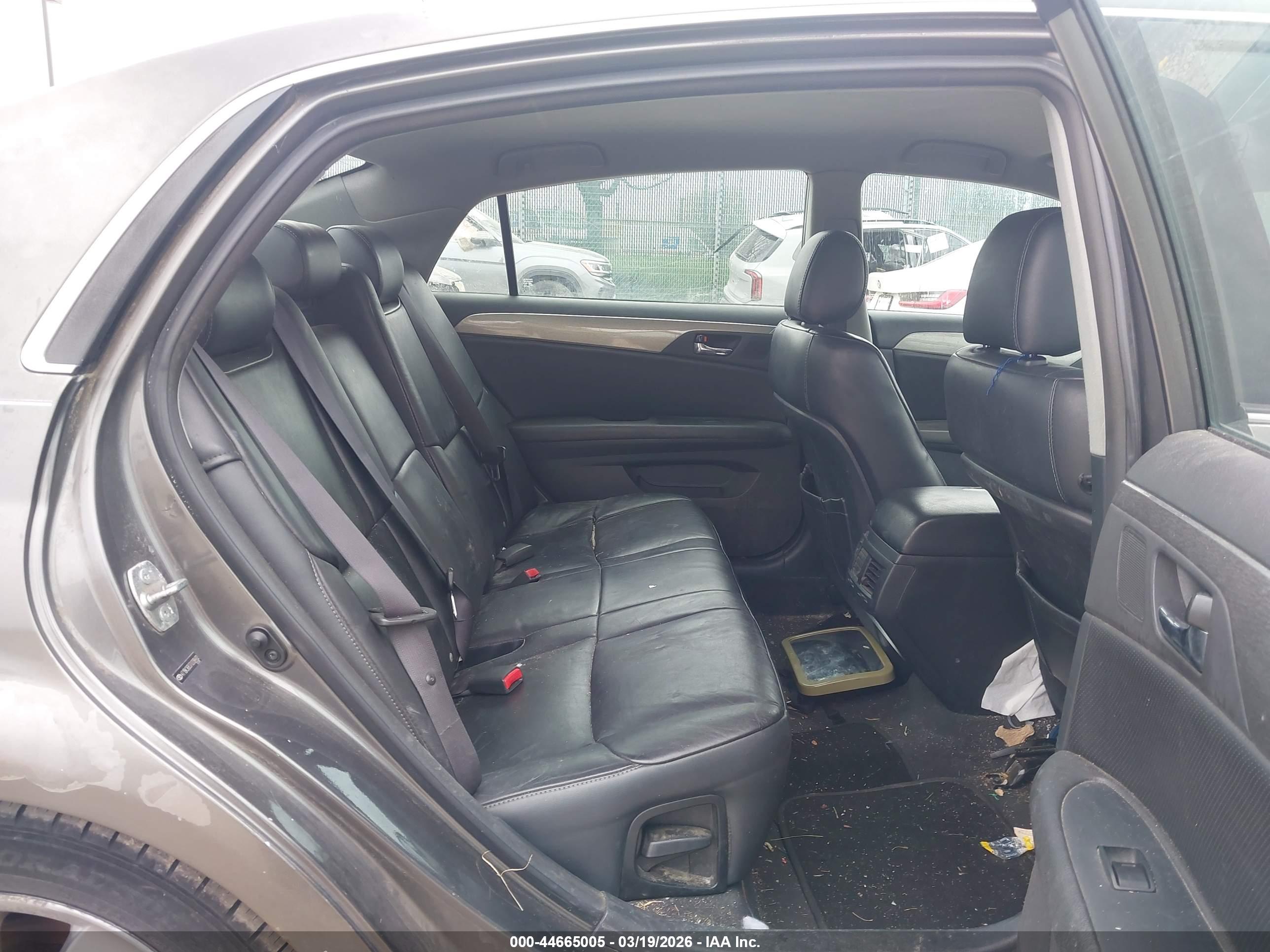 TOYOTA AVALON image 8