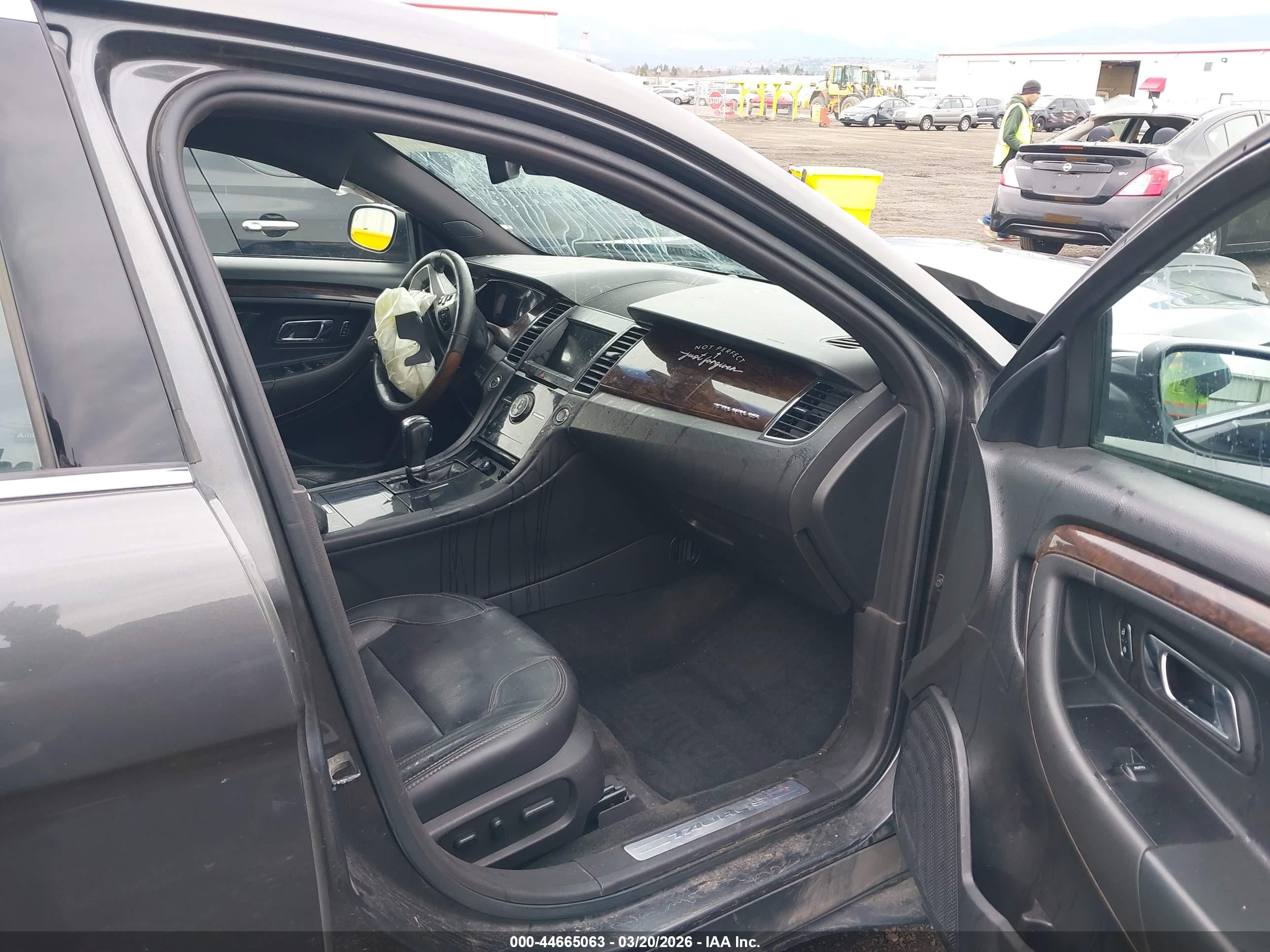 FORD TAURUS image 5
