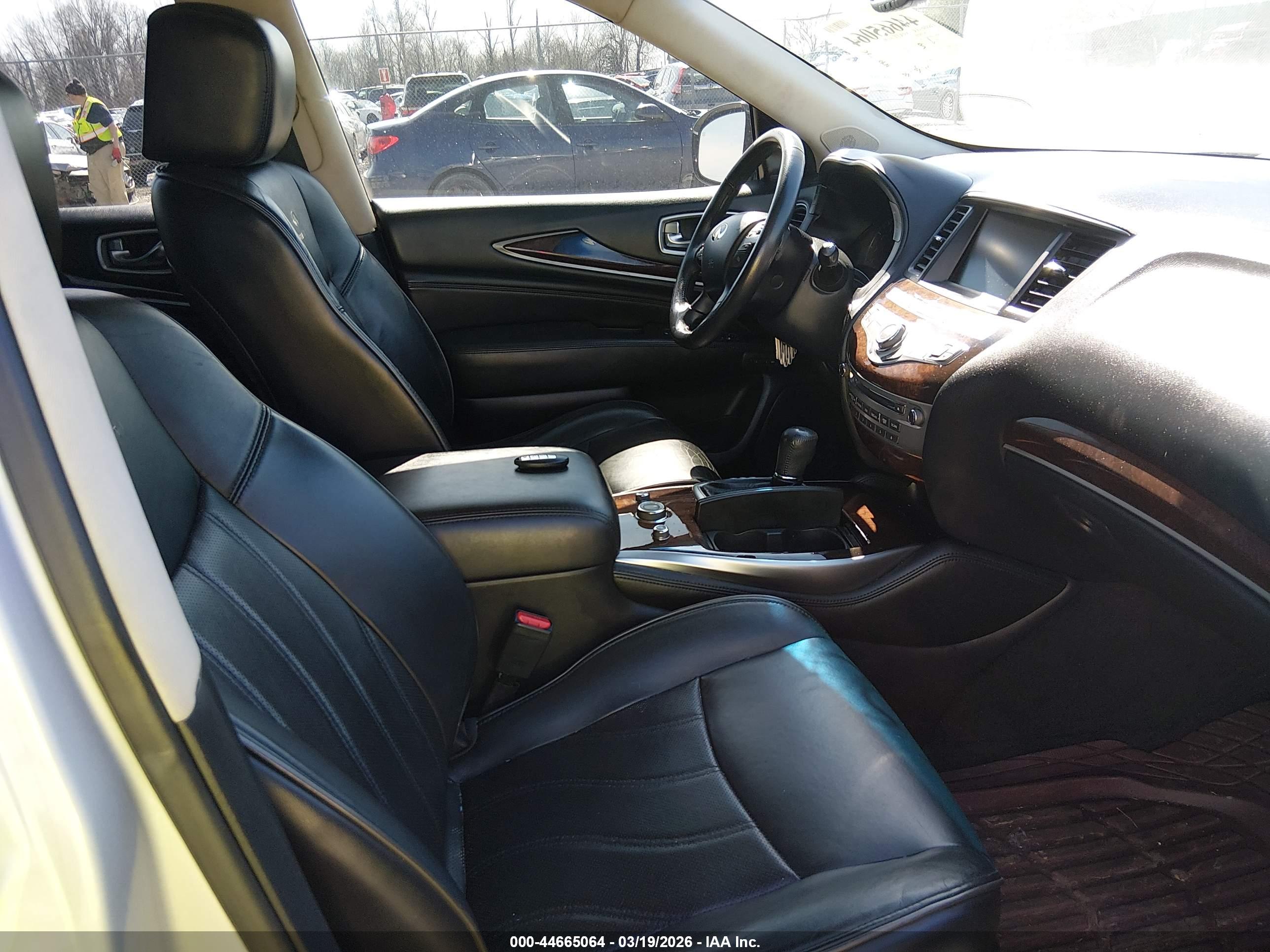 INFINITI JX35 image 5