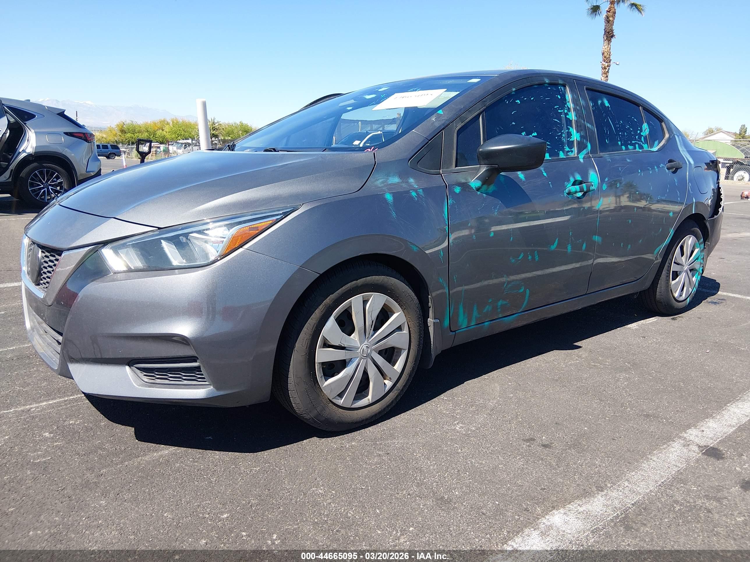 NISSAN VERSA image 2