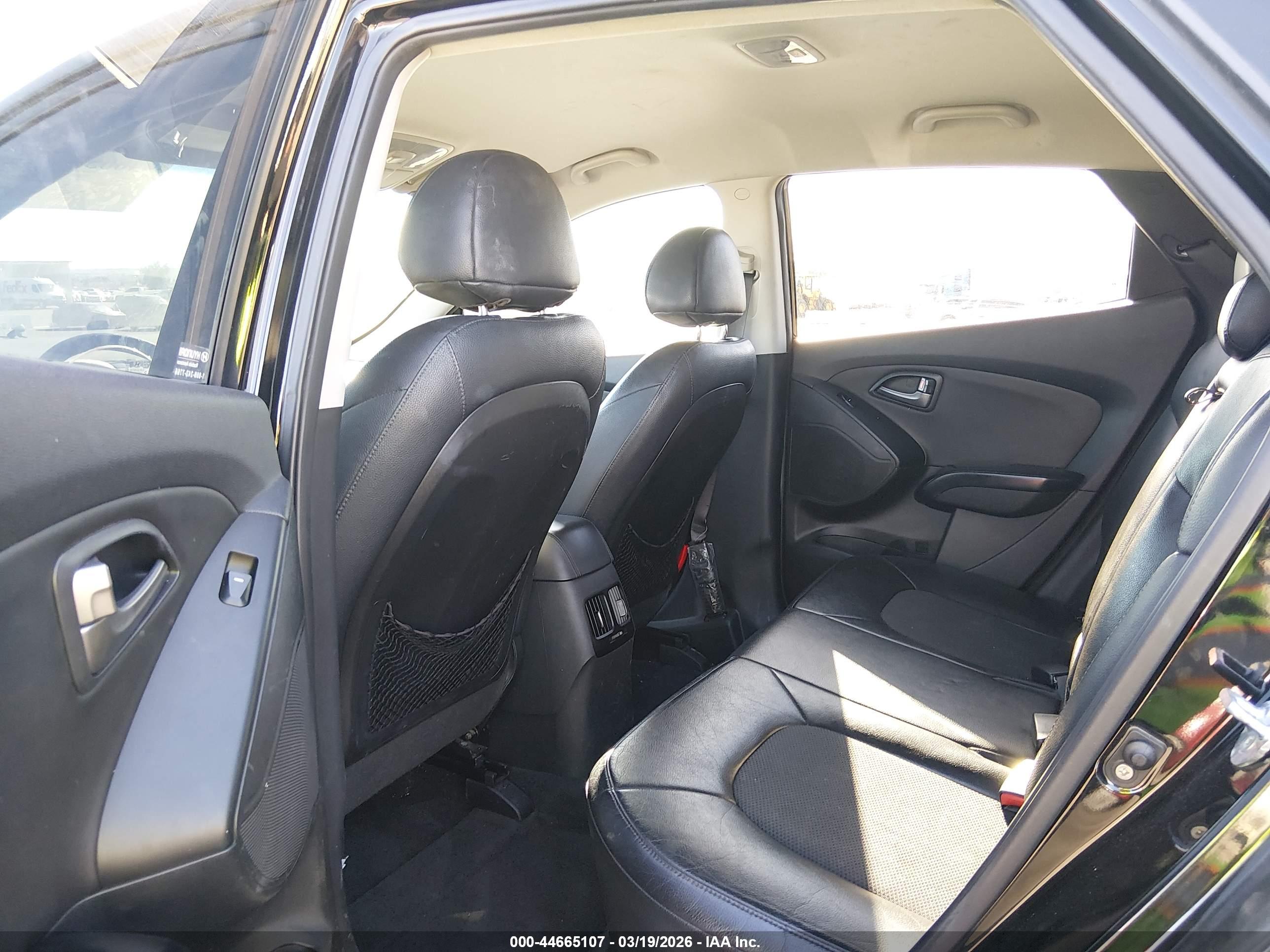 HYUNDAI TUCSON image 8