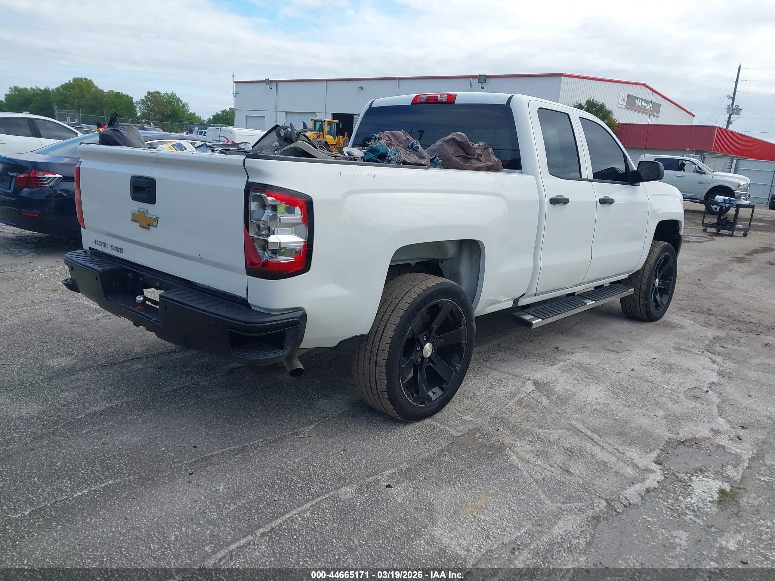 CHEVROLET SILVERADO image 4