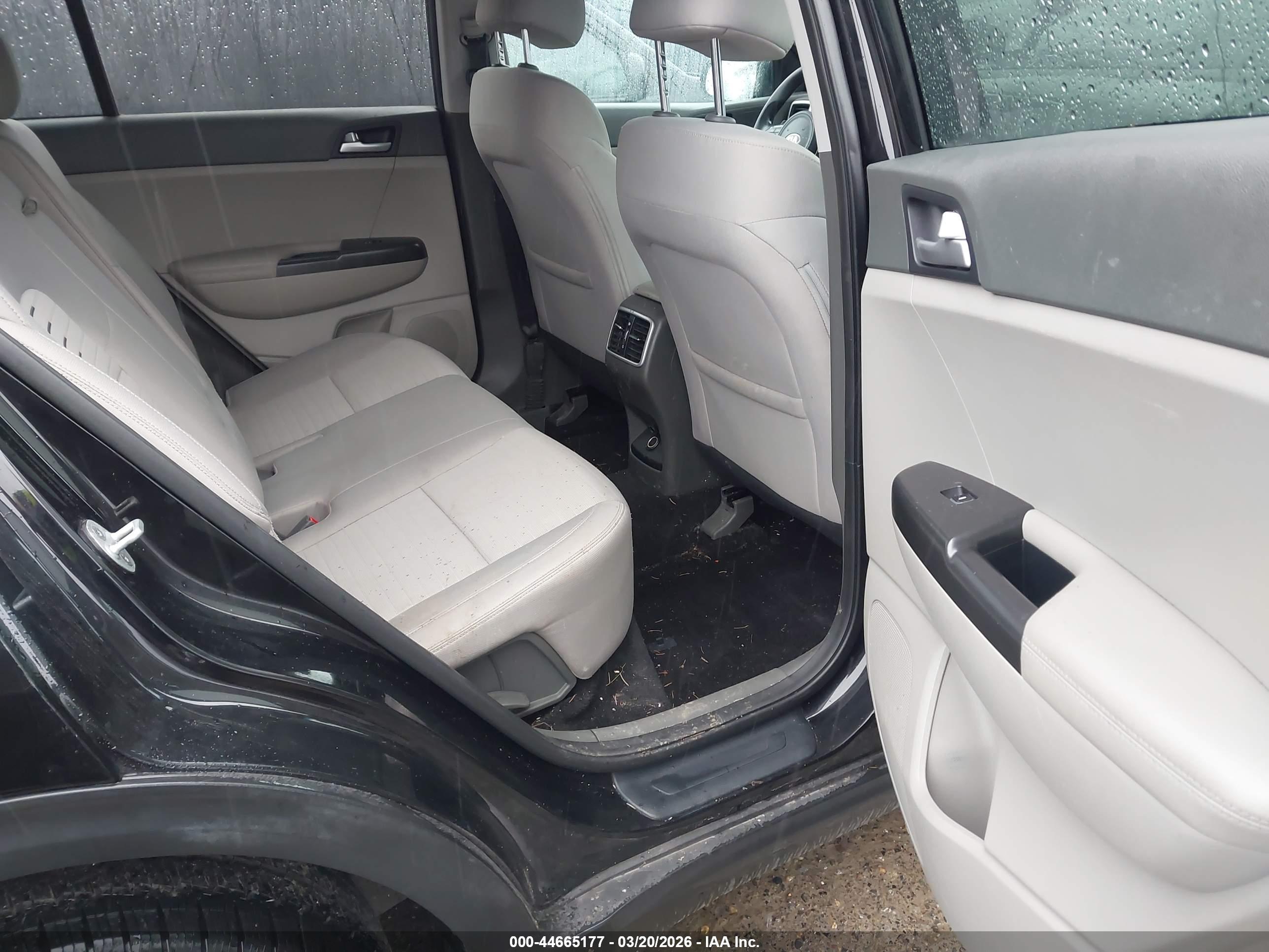 KIA SPORTAGE image 8