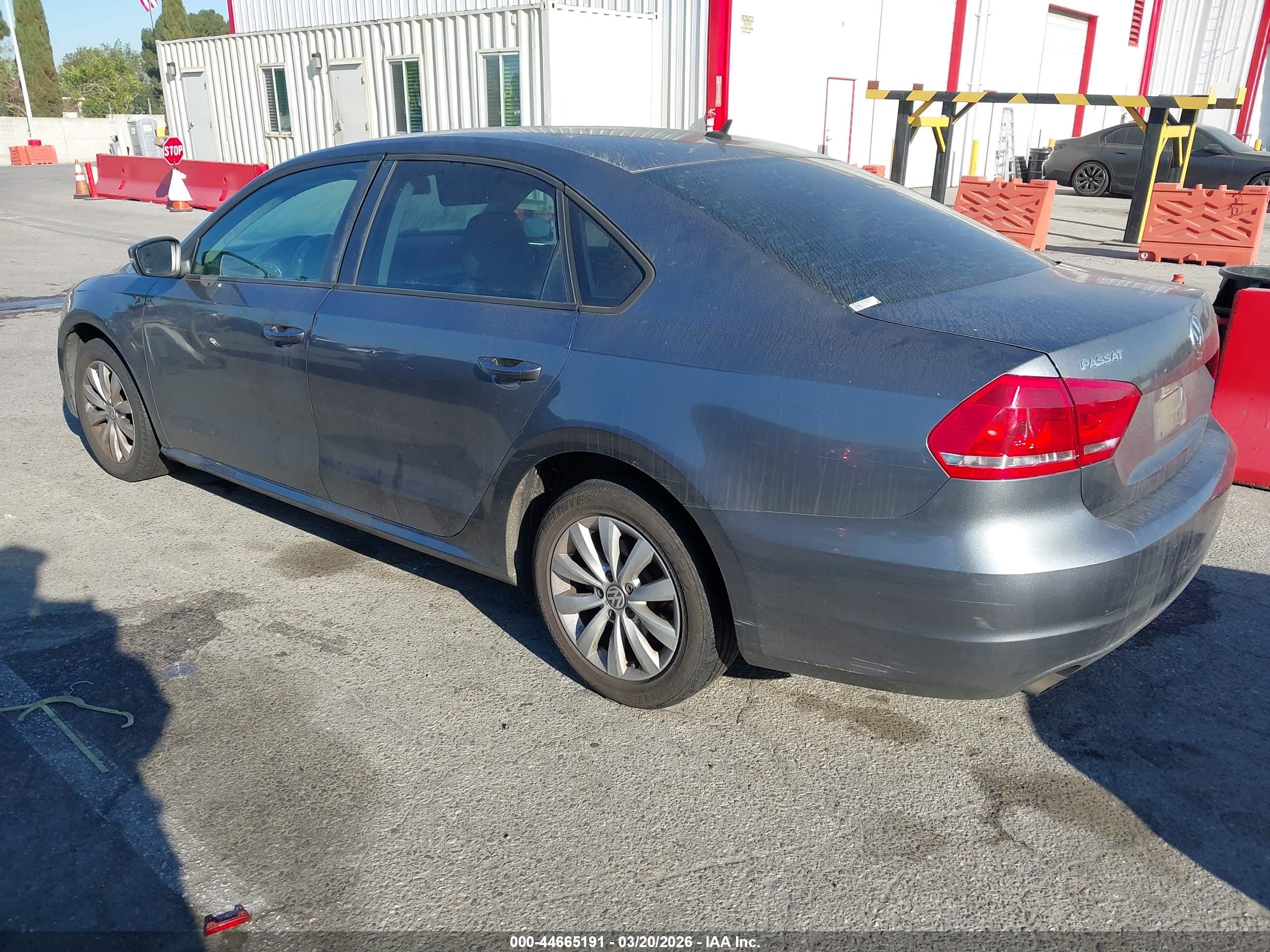 VOLKSWAGEN PASSAT image 3