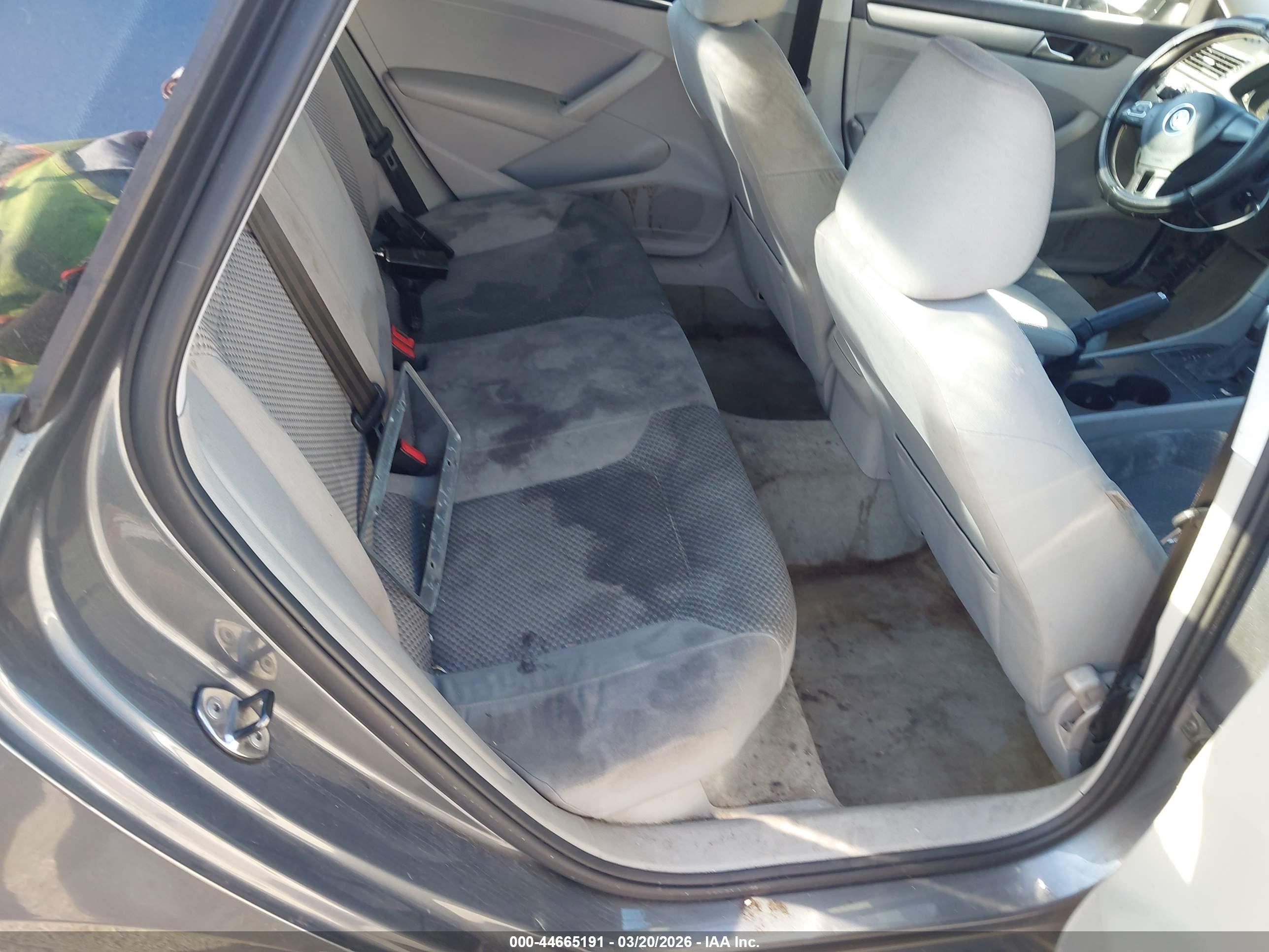 VOLKSWAGEN PASSAT image 8