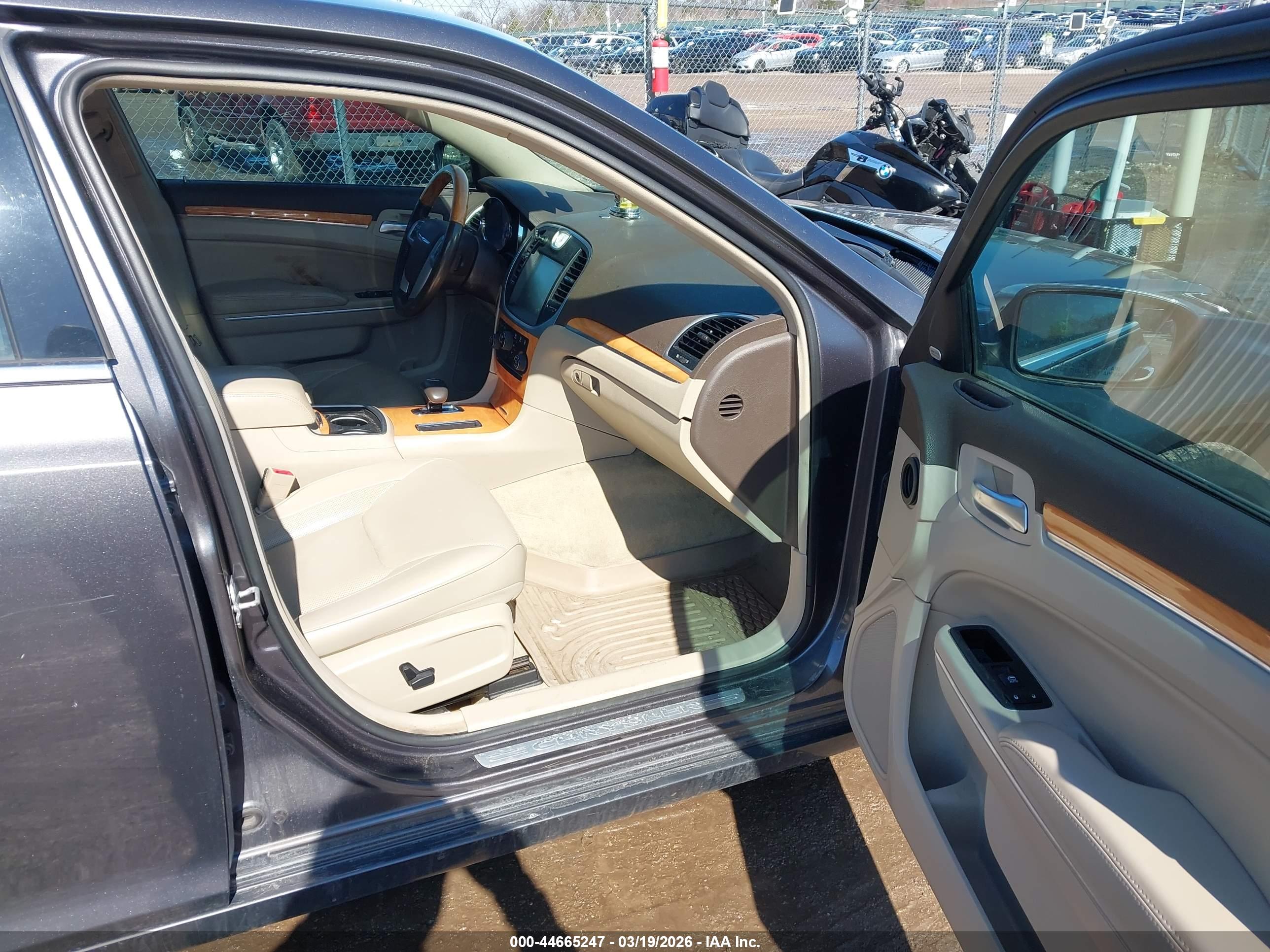 CHRYSLER 300C image 5