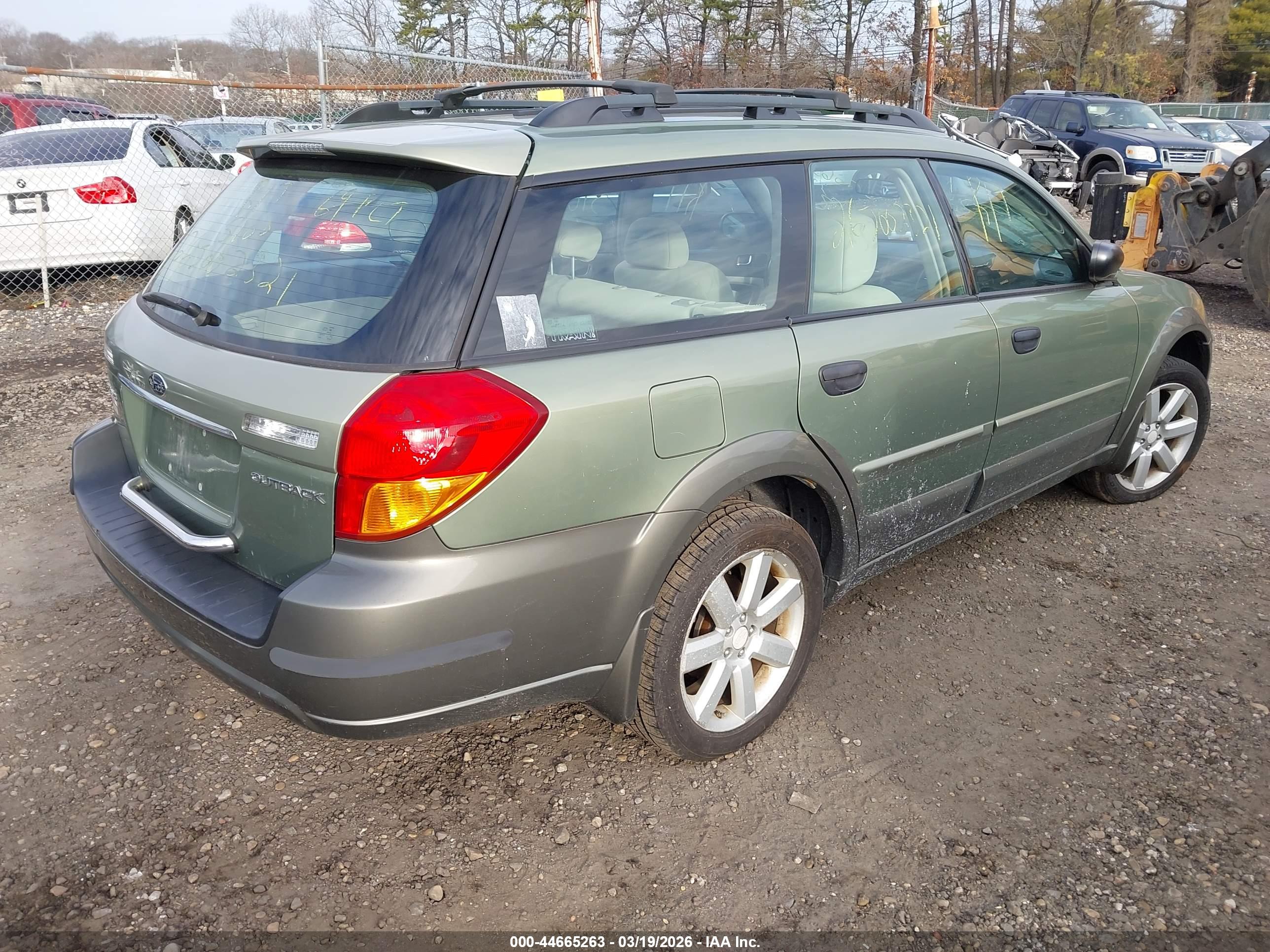 SUBARU OUTBACK image 4