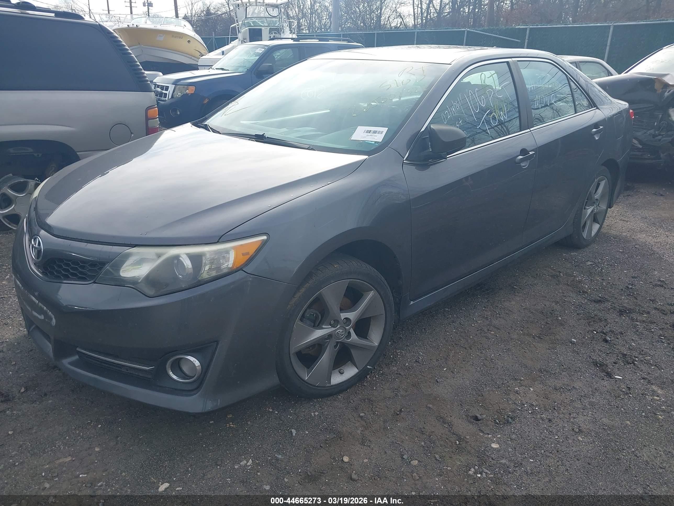 TOYOTA CAMRY image 2