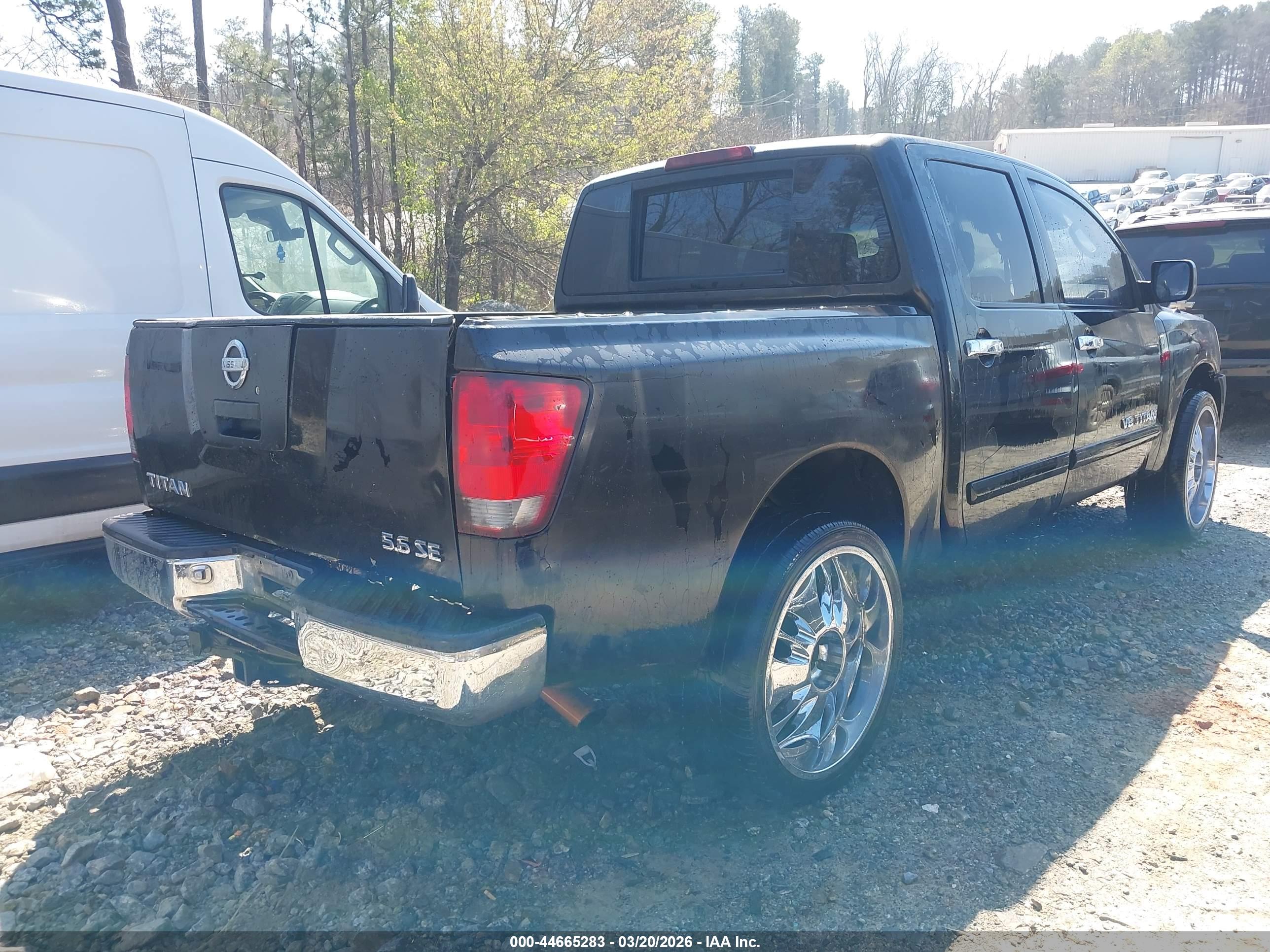 NISSAN TITAN image 4
