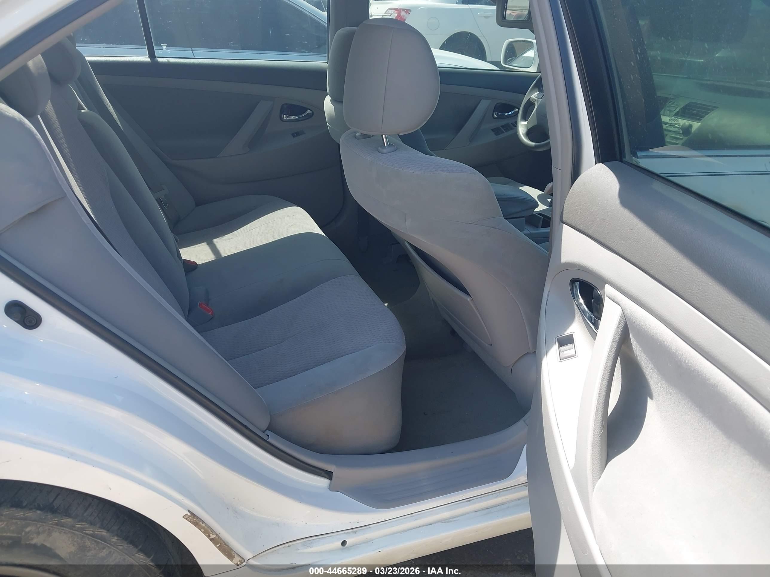TOYOTA CAMRY image 8