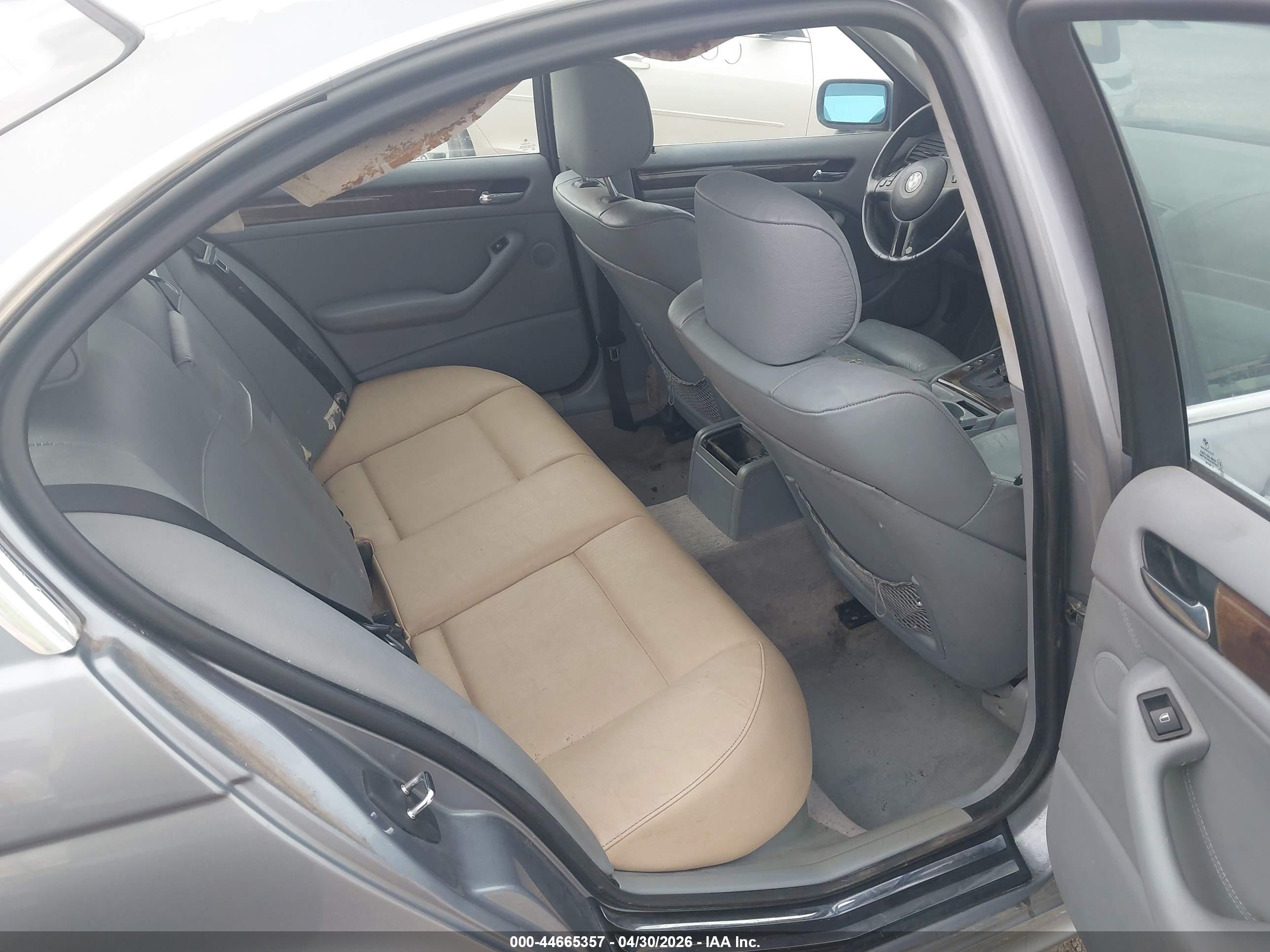 BMW 330I image 8