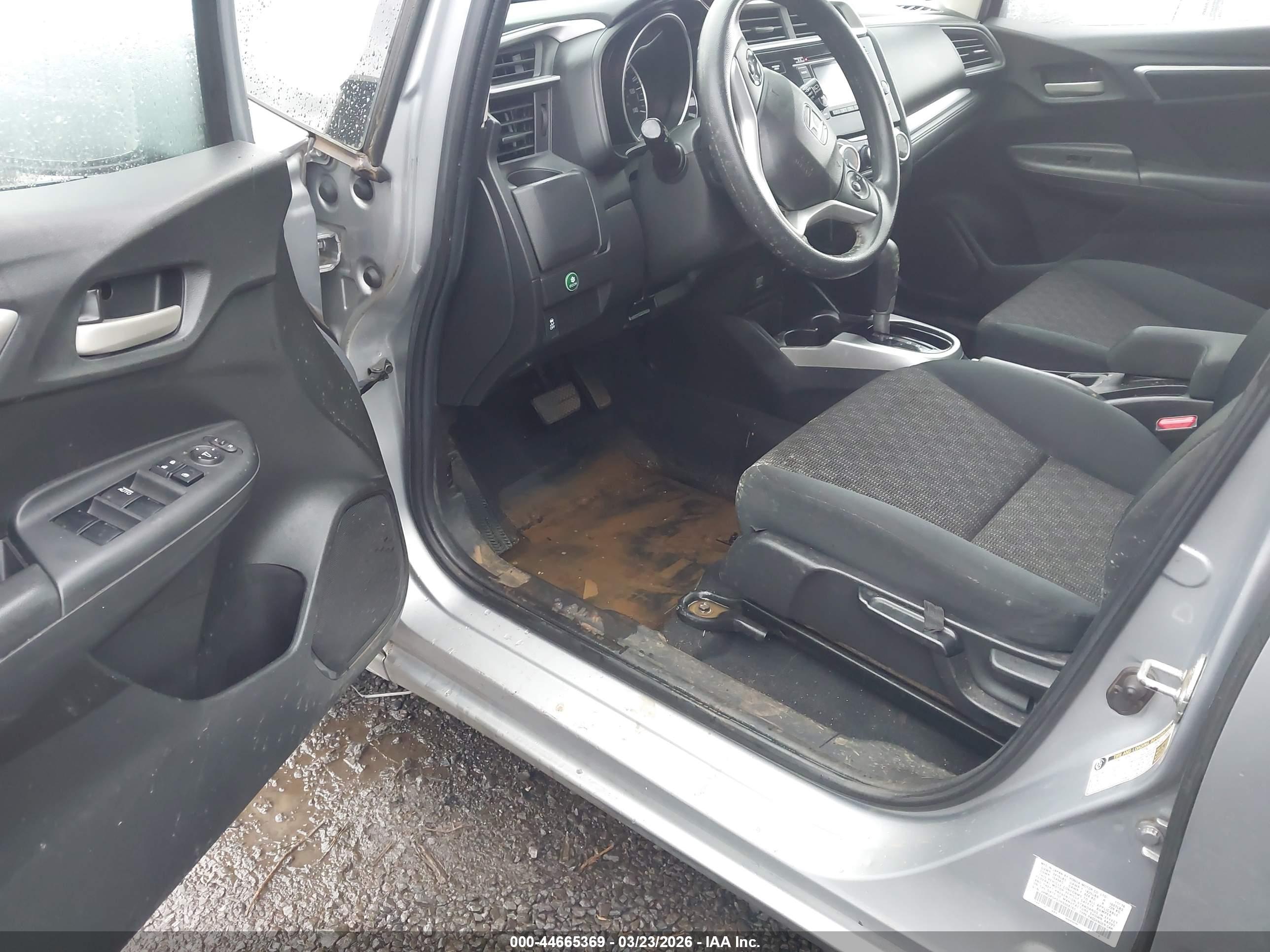 HONDA FIT image 6
