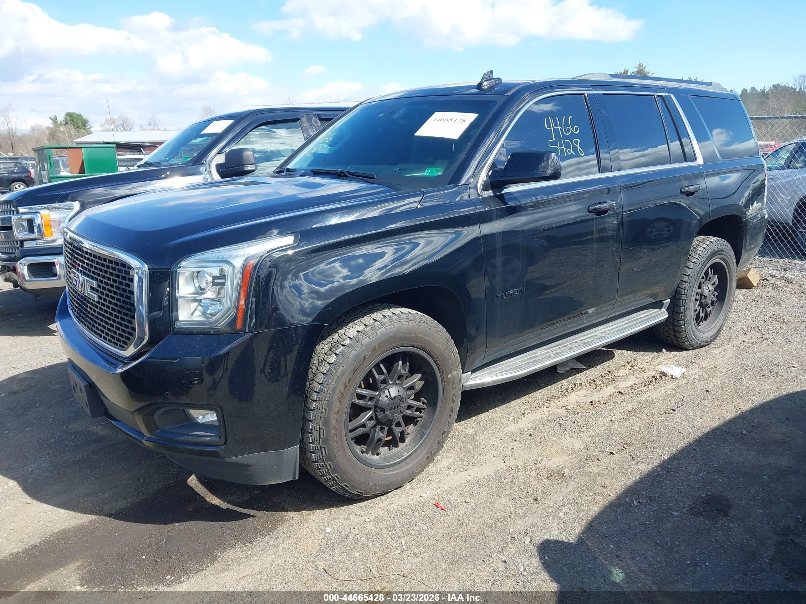 GMC YUKON image 2