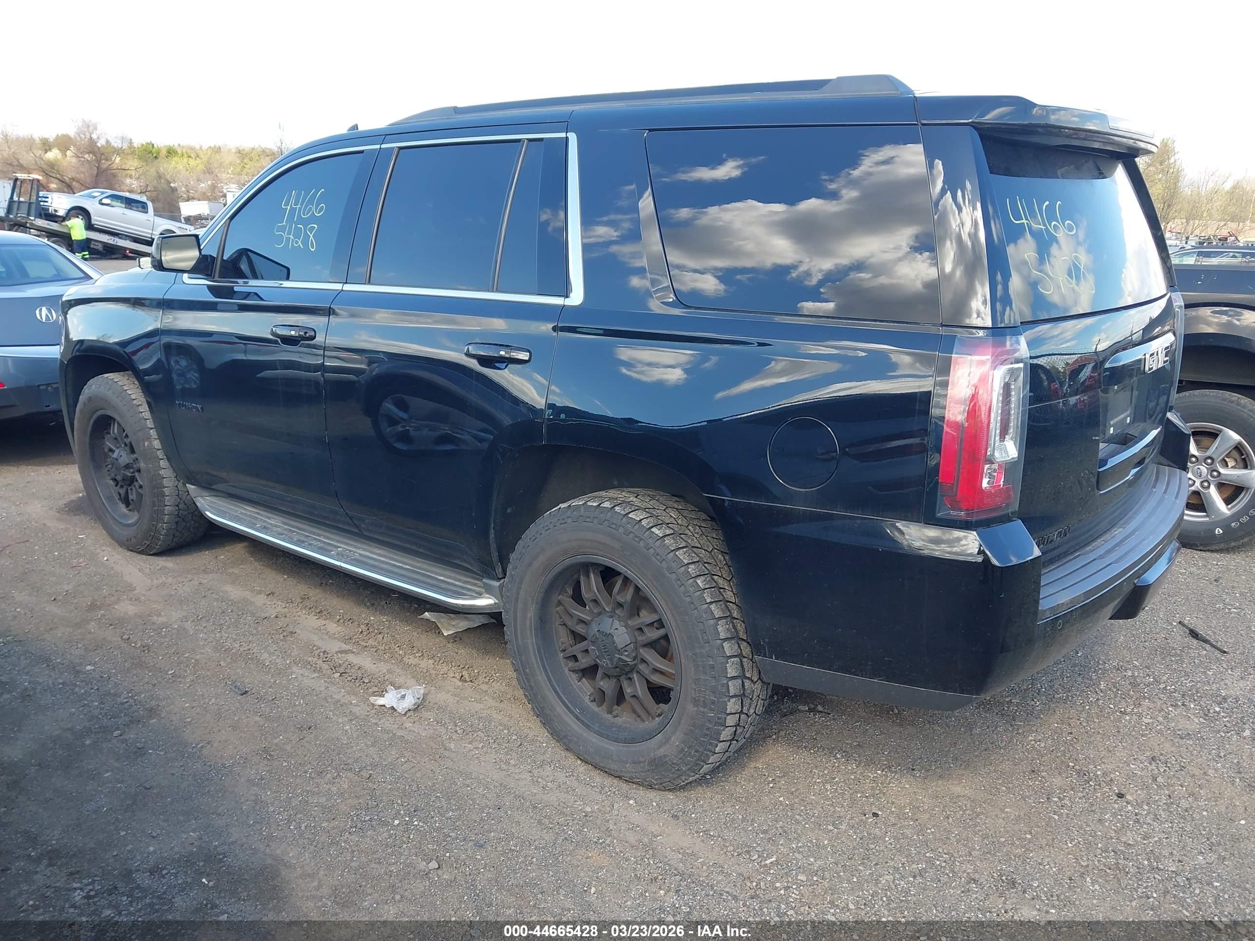 GMC YUKON image 3