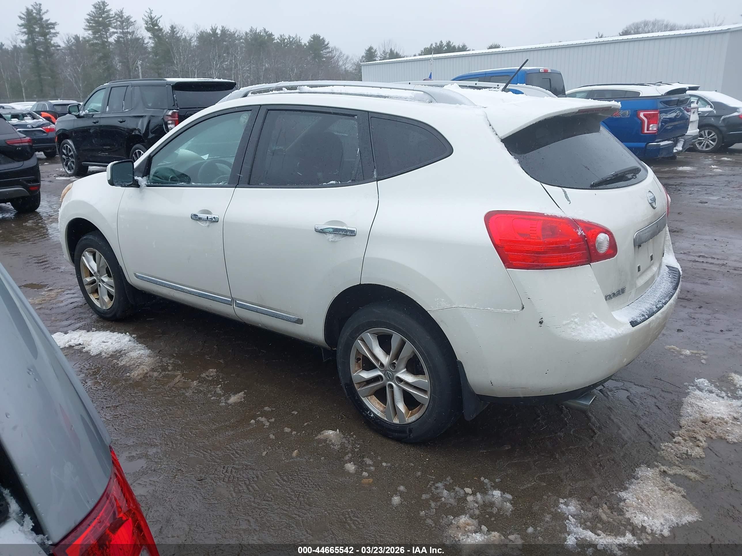 NISSAN ROGUE image 3