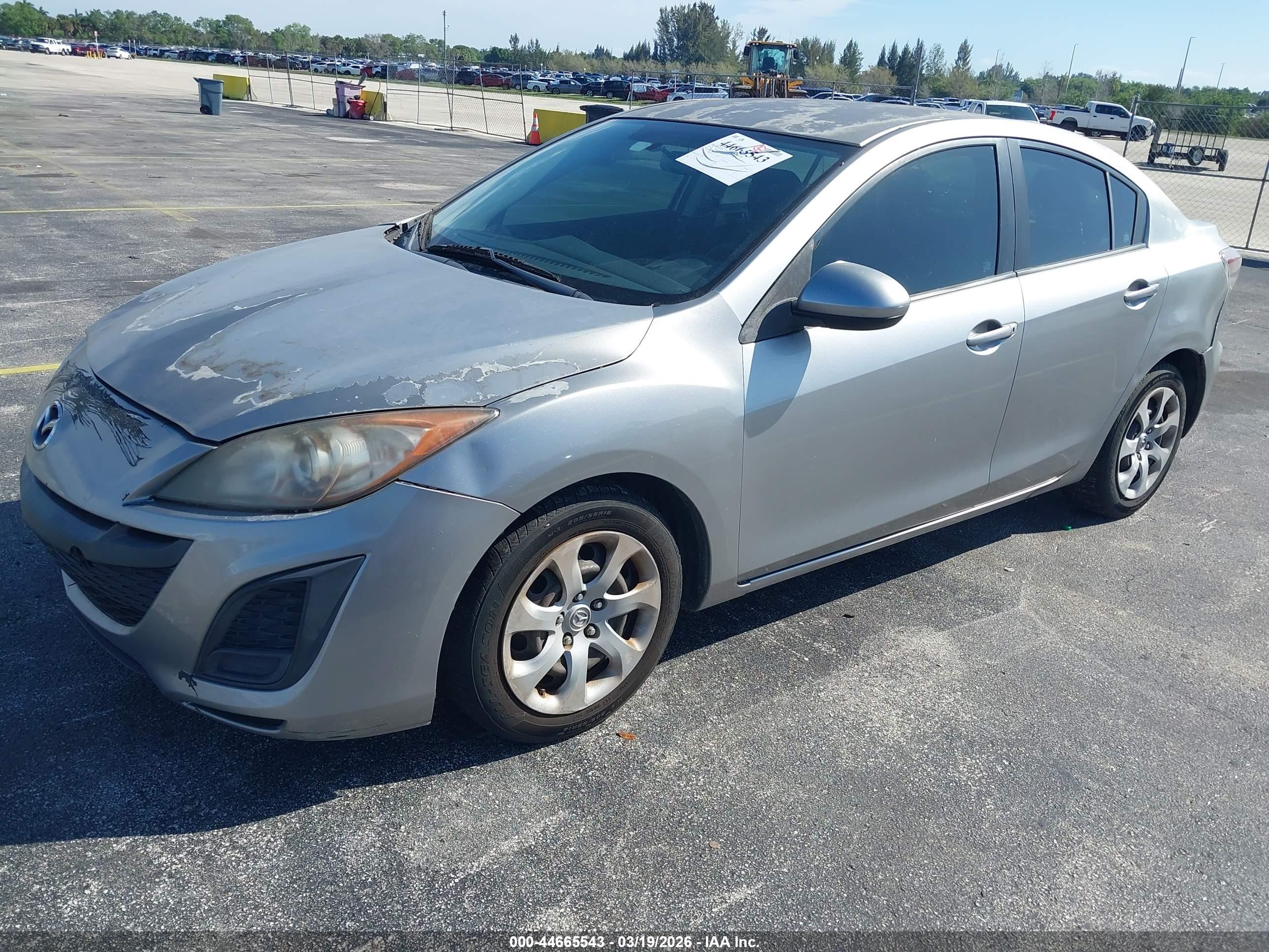MAZDA MAZDA3 image 2