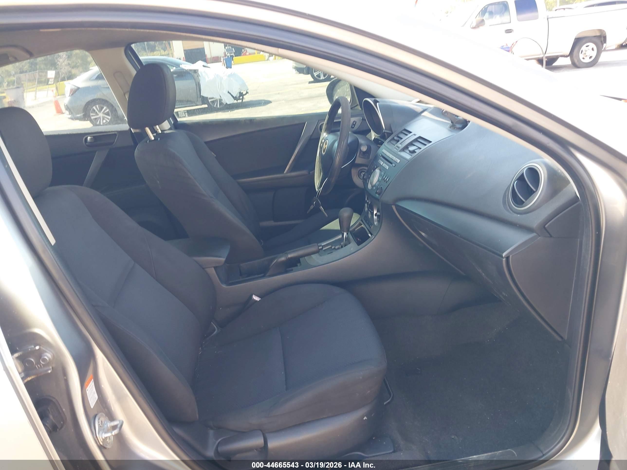 MAZDA MAZDA3 image 5